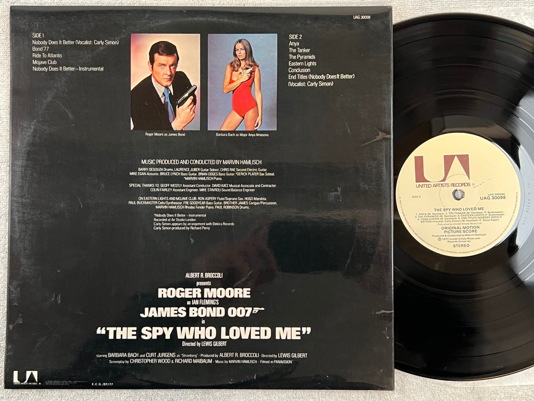 Omslagsbild för skivan THE SPY WHO LOVED ME James Bond LP -77 UK UNITED ARTISTS UAG 30098 