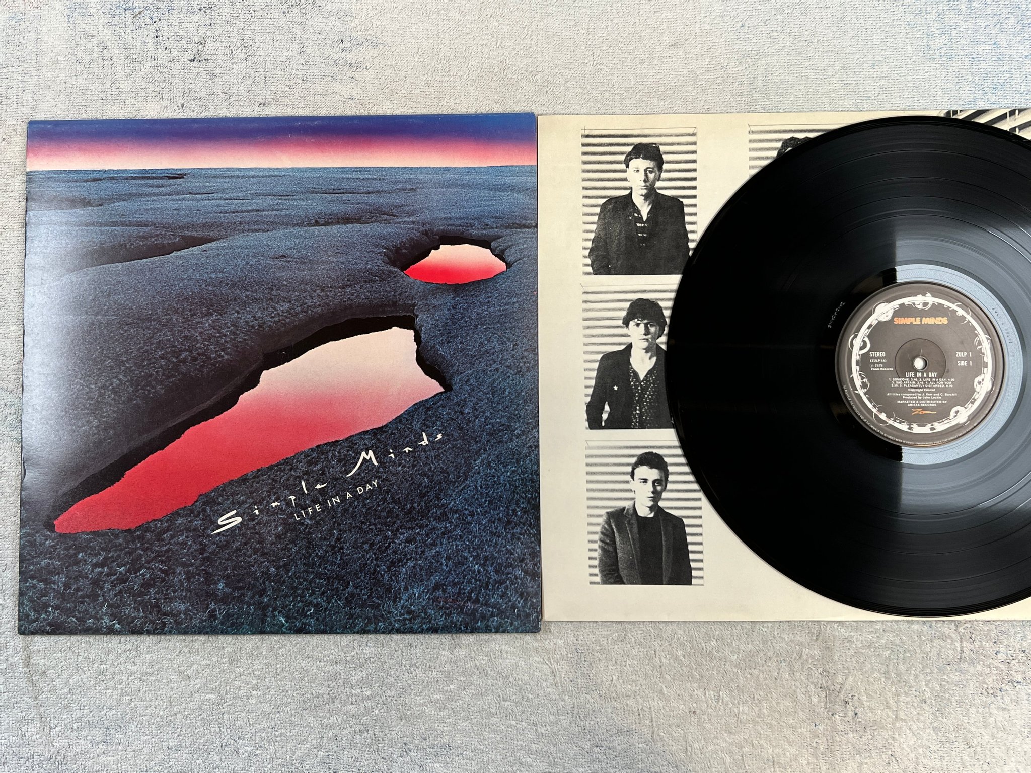 Omslagsbild för skivan SIMPLE MINDS life in a day LP -79 UK ZOOM ZULP-1
