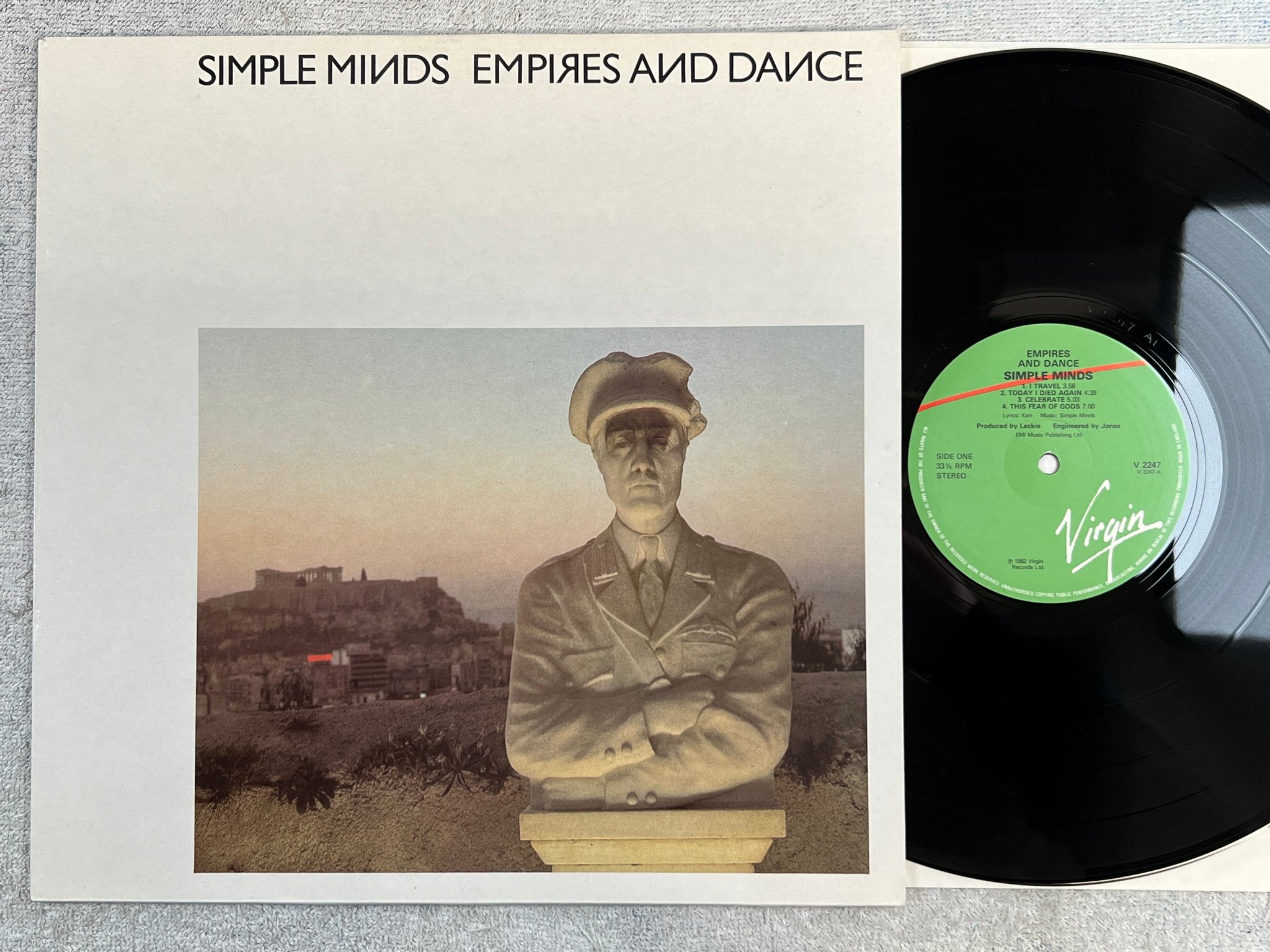 Omslagsbild för skivan  SIMPLE MINDS empires and dance LP -82 UK VIRGIN V2247