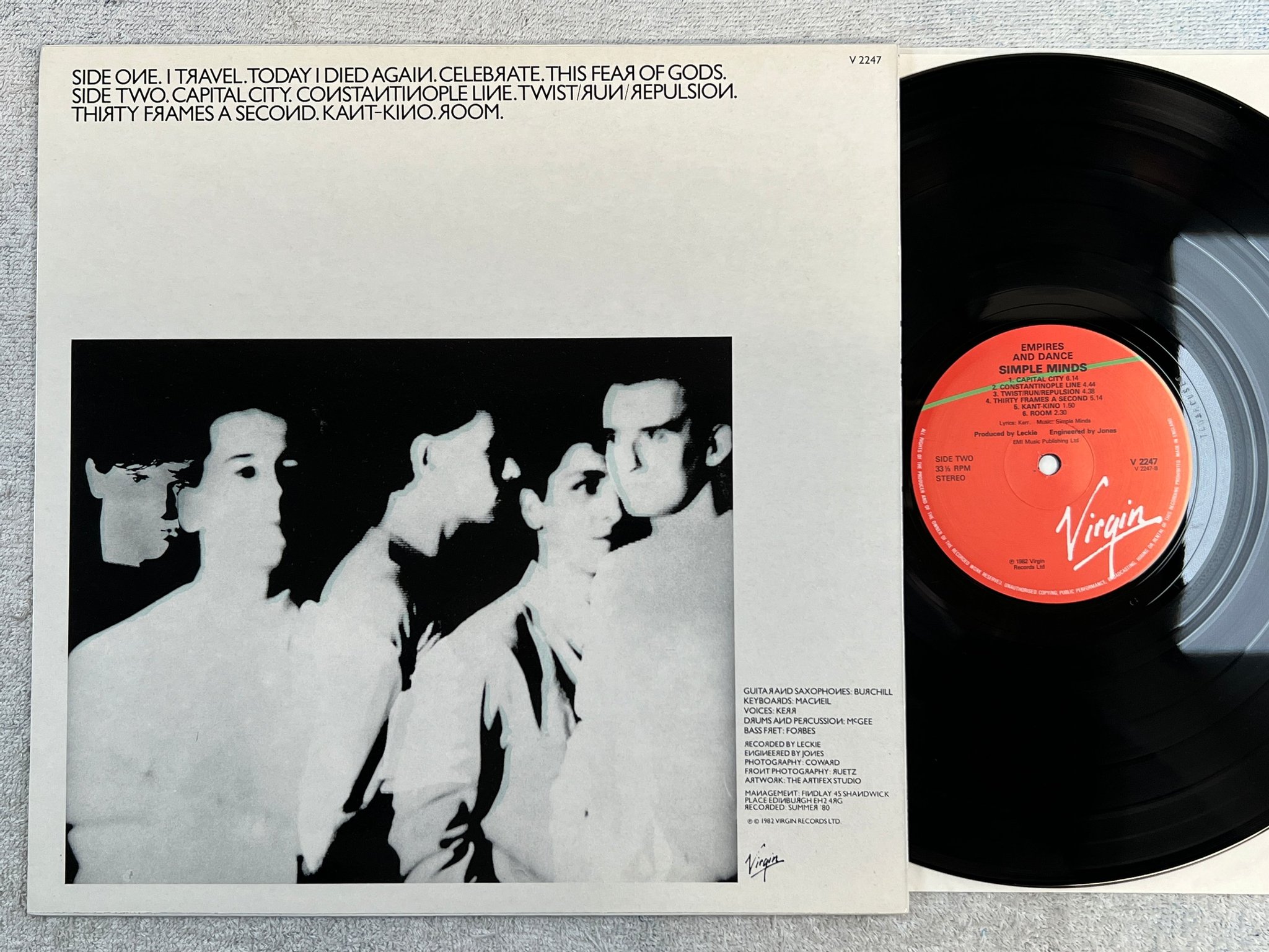 Omslagsbild för skivan  SIMPLE MINDS empires and dance LP -82 UK VIRGIN V2247