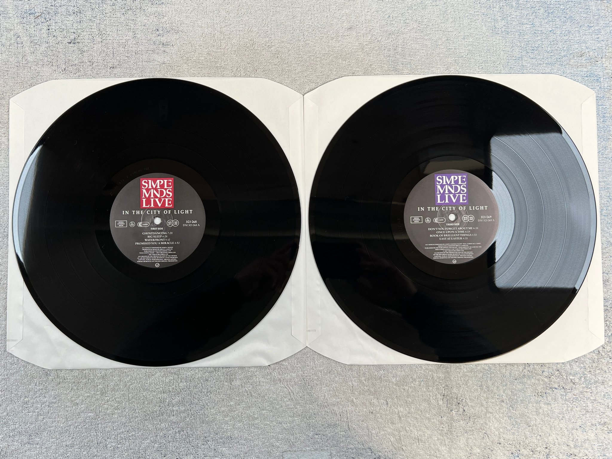 Omslagsbild för skivan SIMPLE MINDS in the city of light 2xLP -87 Hol VIRGIN 303068