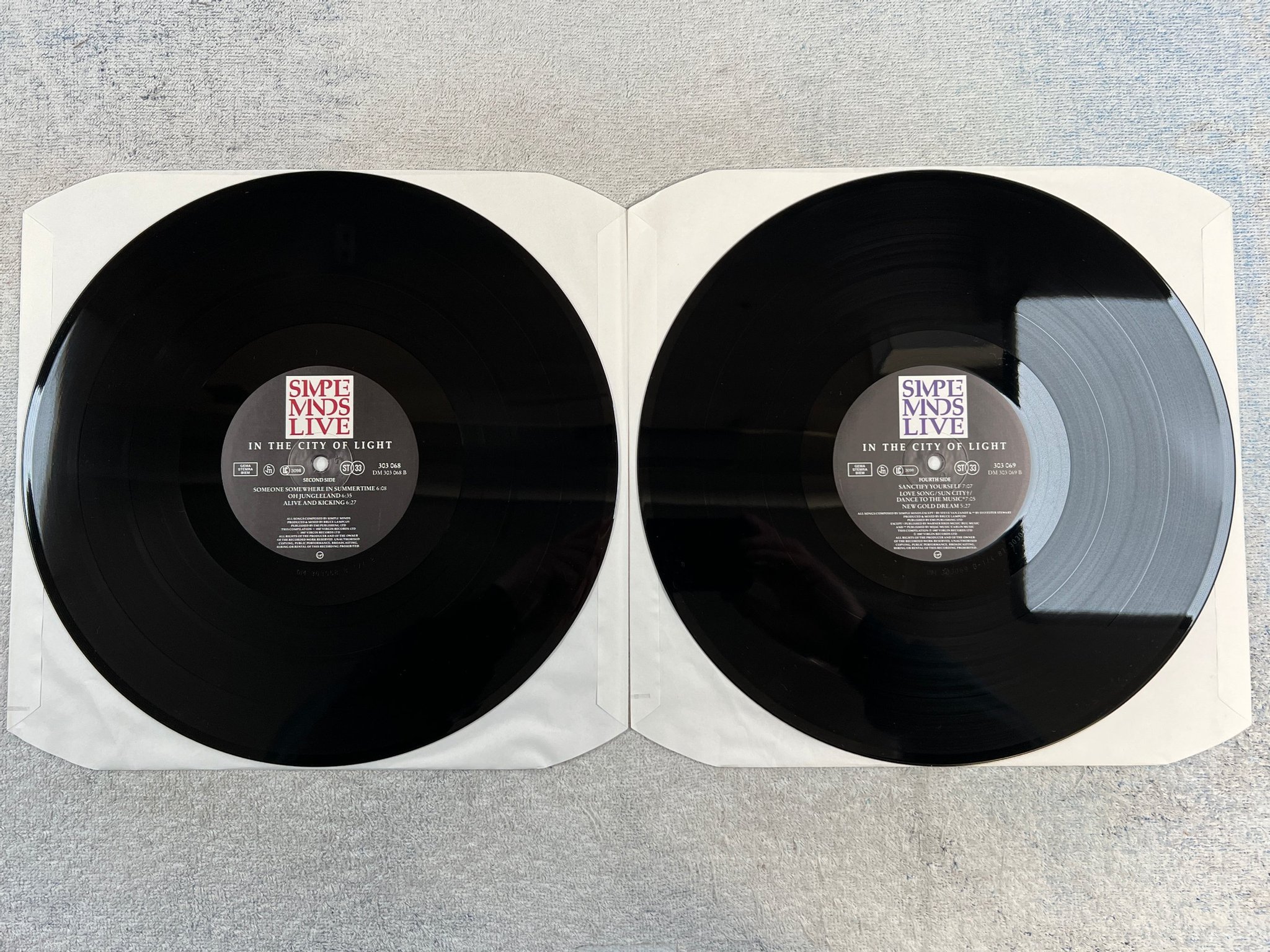 Omslagsbild för skivan SIMPLE MINDS in the city of light 2xLP -87 Hol VIRGIN 303068