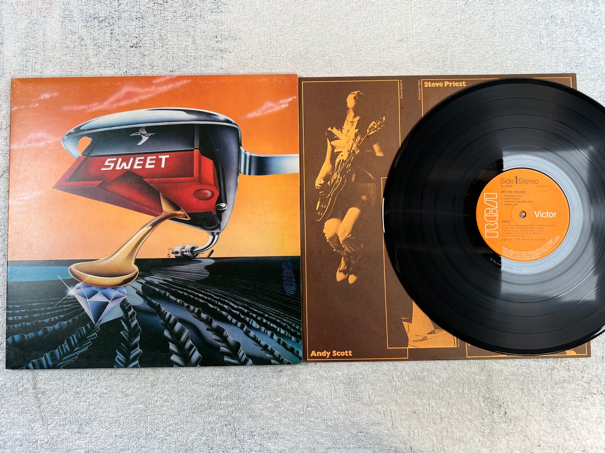 Omslagsbild för skivan SWEET off the record LP -77 UK RCA PL 25072