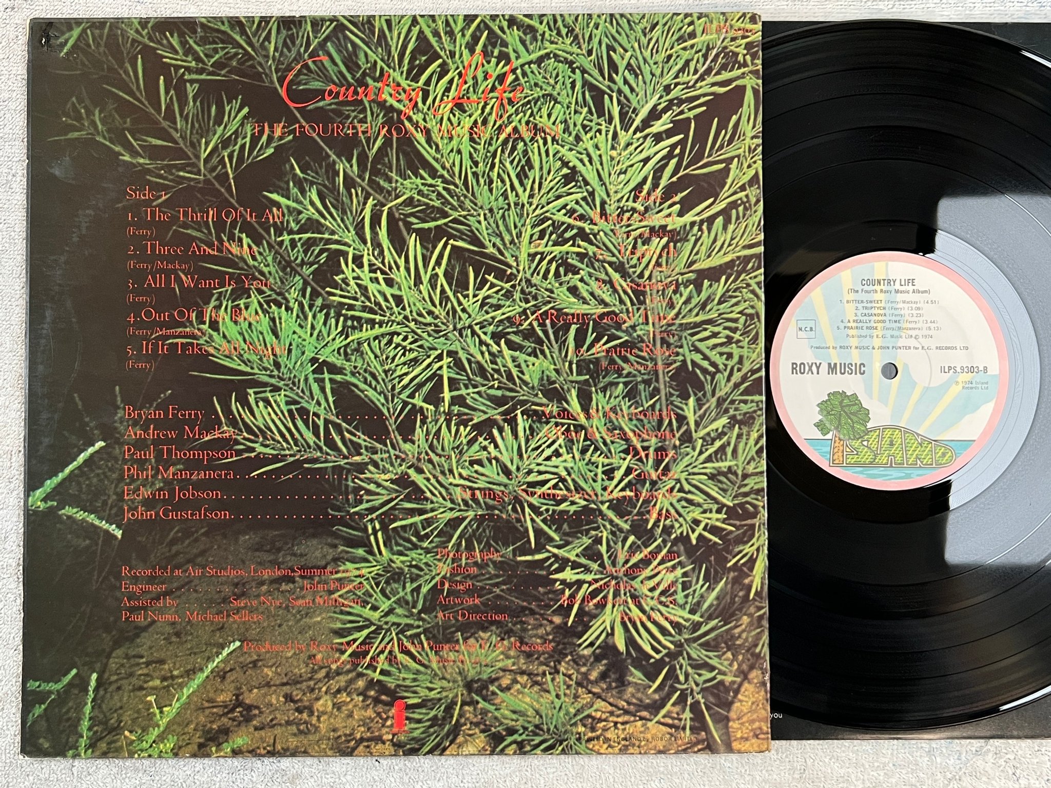 Omslagsbild för skivan ROXY MUSIC country life LP -74 ncb ISLAND ILPS 9303