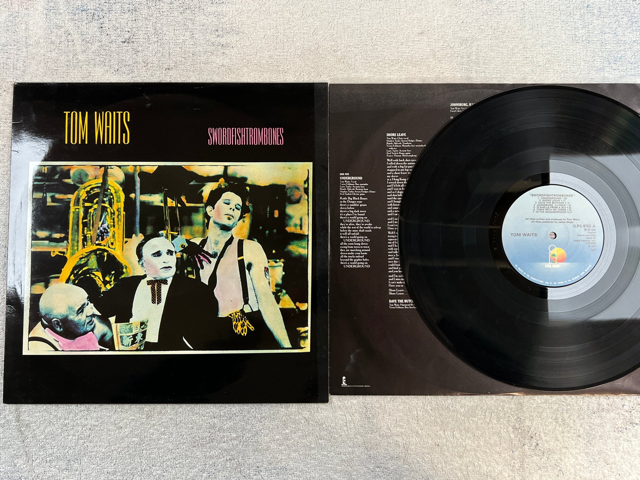 Omslagsbild för skivan TOM WAITS swordfishtrombones LP -83 ncb ISLAND ILPS 9762