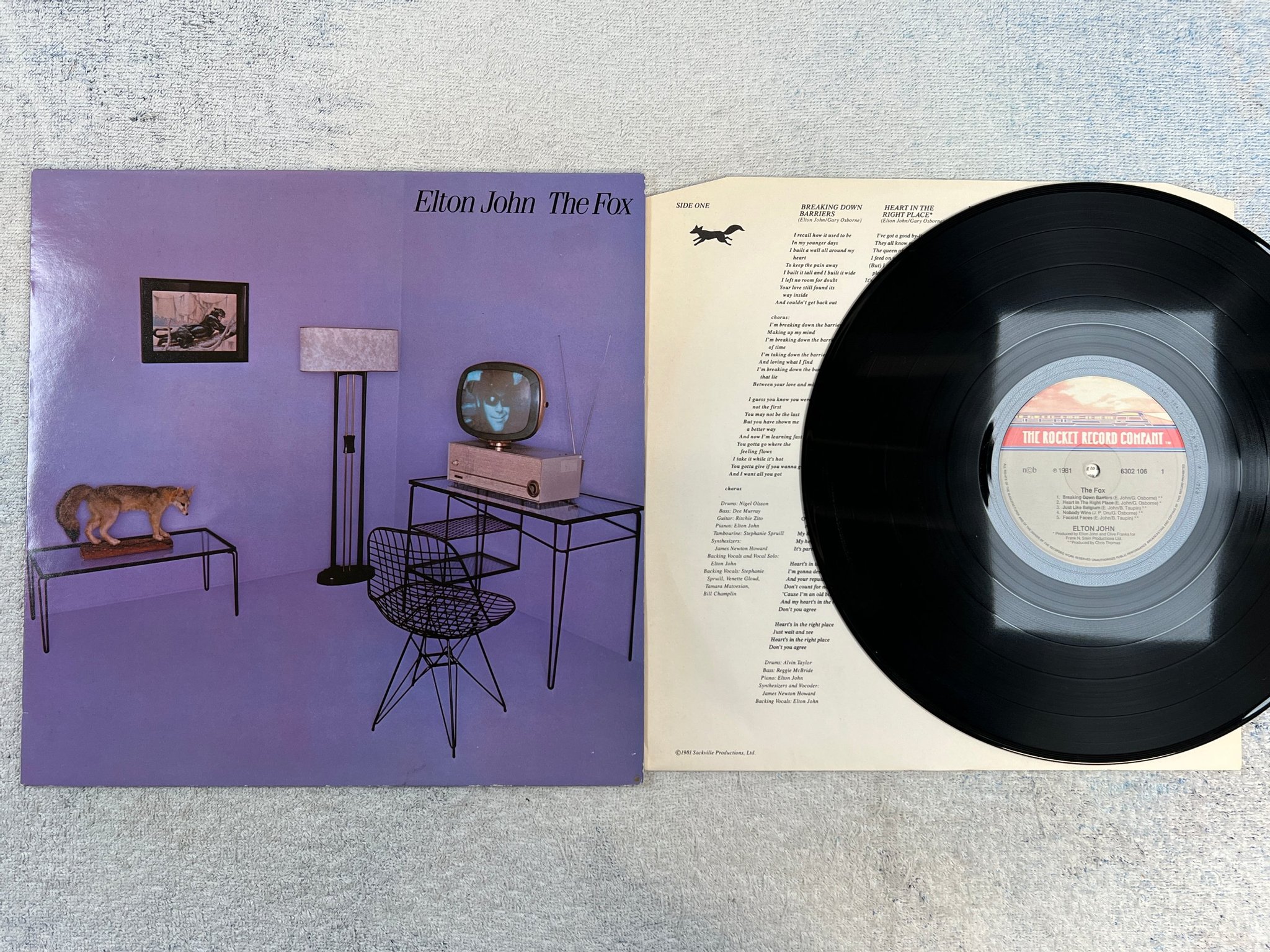 Omslagsbild för skivan ELTON JOHN the fox LP -81 ncb THE ROCKET RECORD COMPANY 6302106