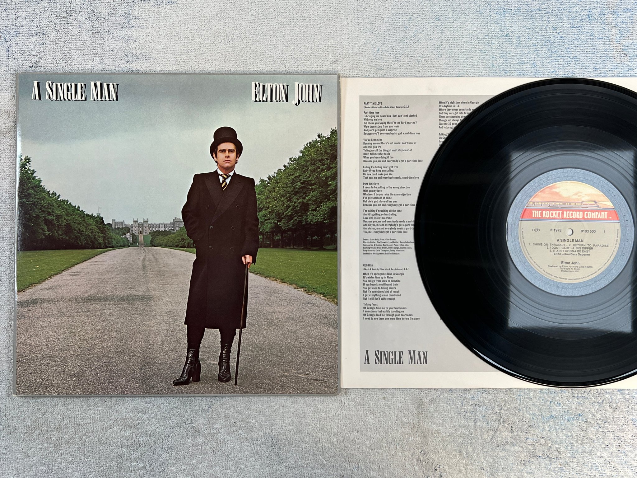 Omslagsbild för skivan ELTON JOHN a single man LP -78 ncb THE ROCKET RECORD COMPANY 9103 500