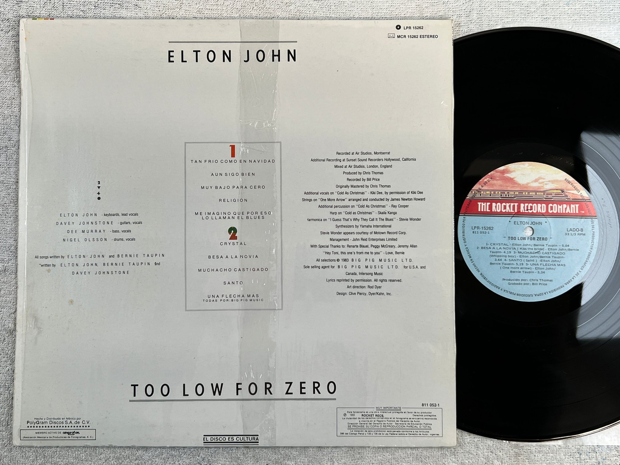 Omslagsbild för skivan ELTON JOHN too low for zero LP -83 Mexico THE ROCKET RECORD COMPANY LPR 15262