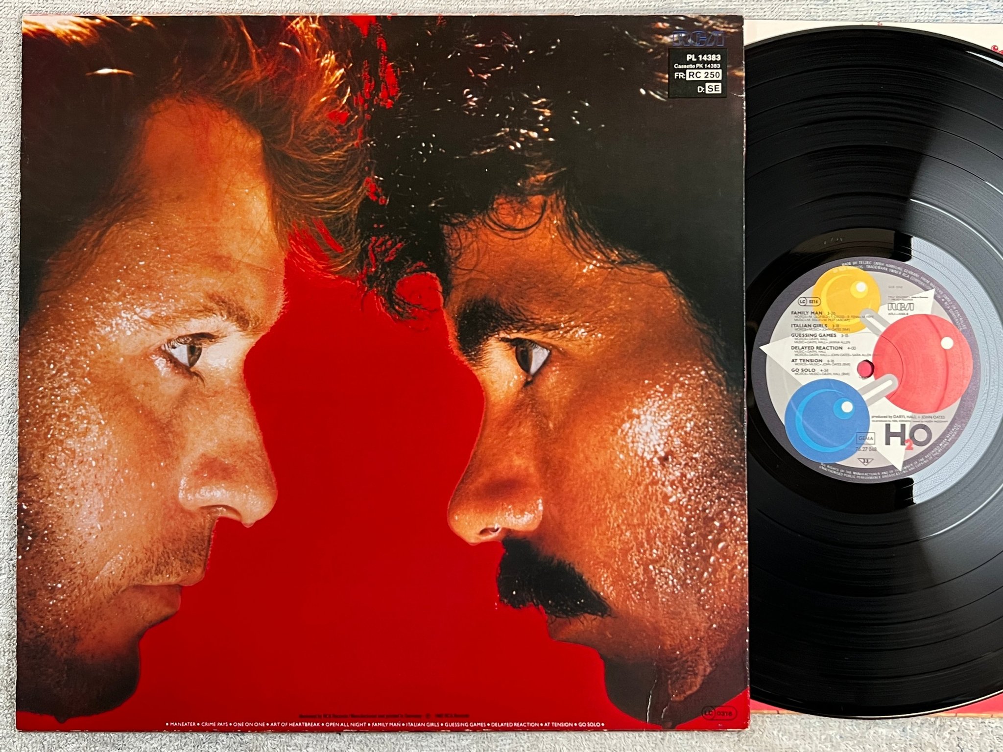Omslagsbild för skivan DARYL HALL + JOHN OATES H2O LP -82 Ger RCA 7627048 "maneater"