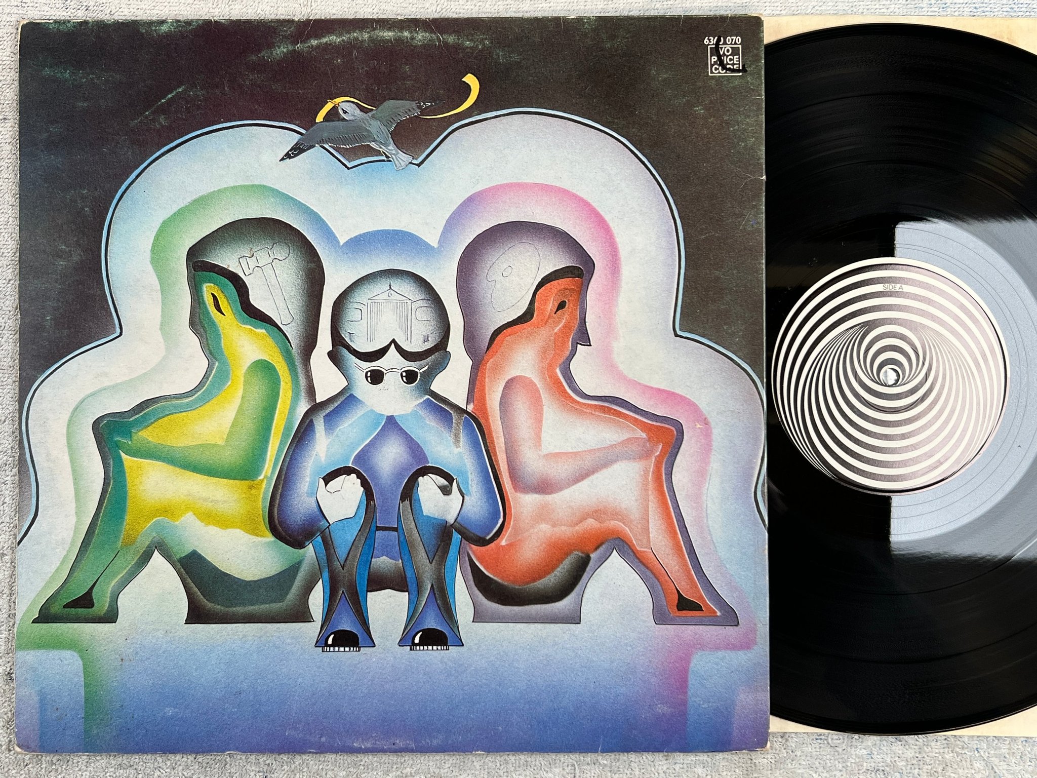 Omslagsbild för skivan GENTLE GIANT three friends LP -72 UK VERTIGO 6360 070 prog rock