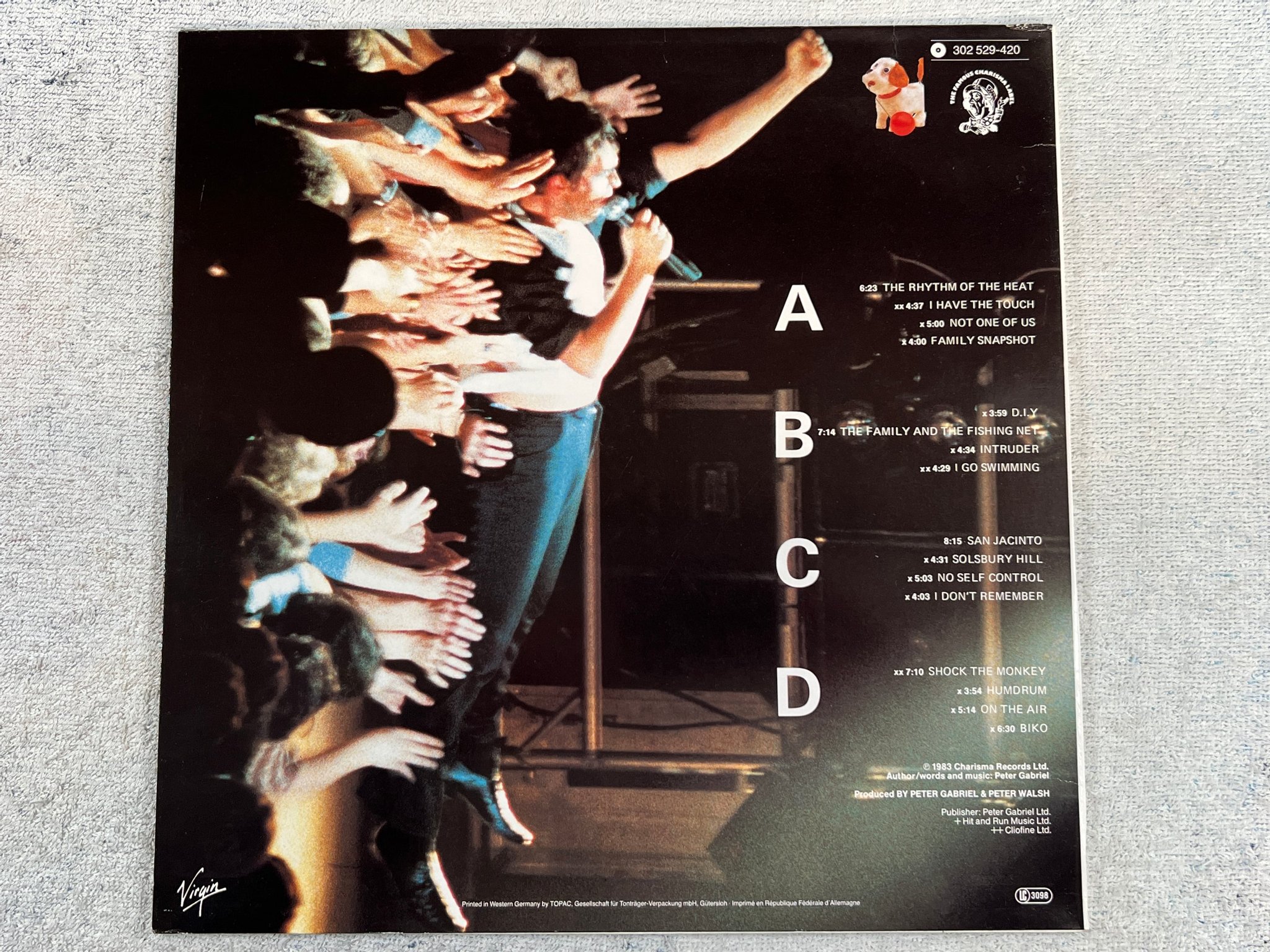 Omslagsbild för skivan PETER GABRIEL plays live 2xLP -83 Ger VIRGIN 302528