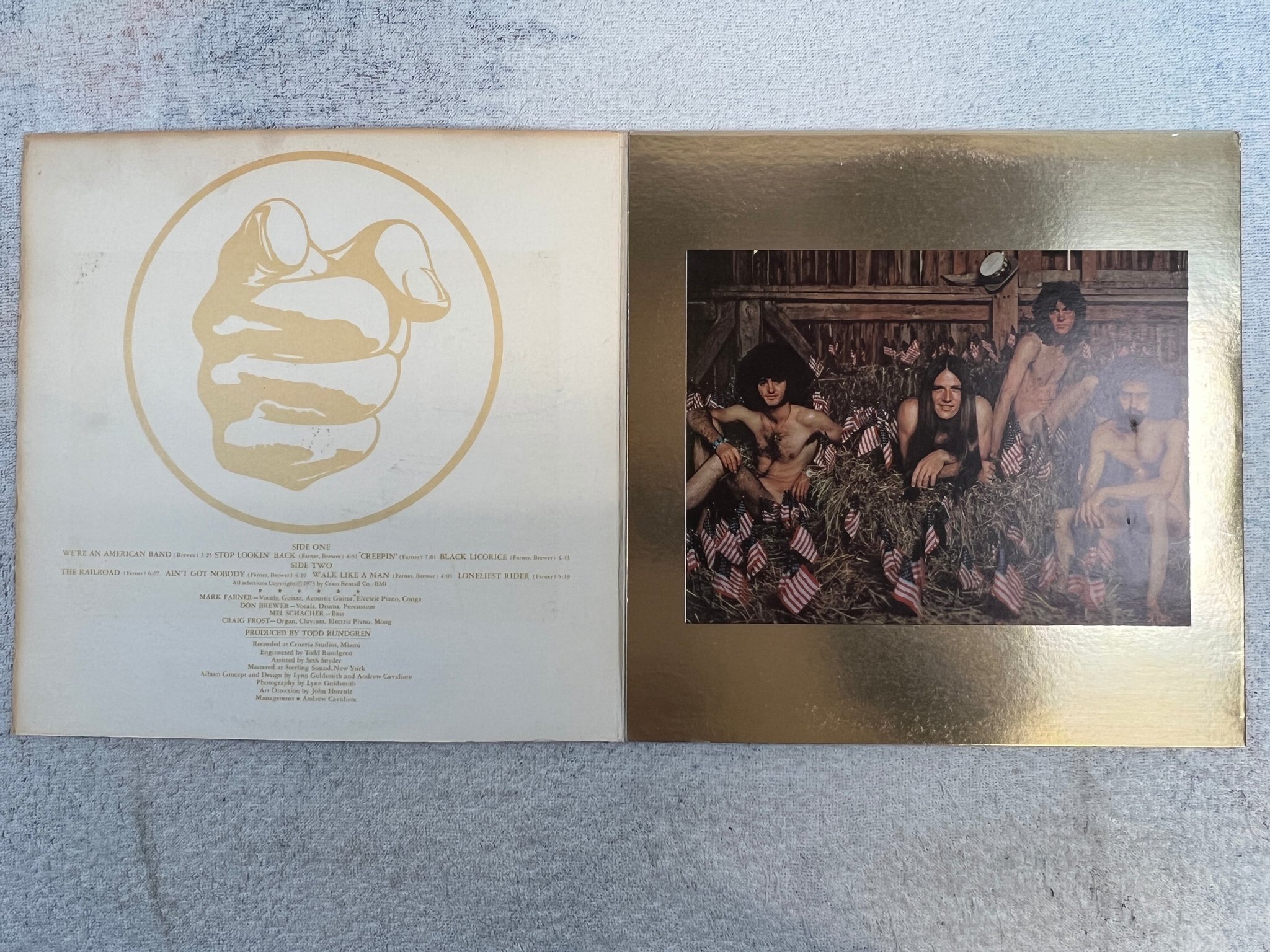 Omslagsbild för skivan GRAND FUNK we're an american band LP -73 US CAPITOL SMAS-11207 w/ stickers