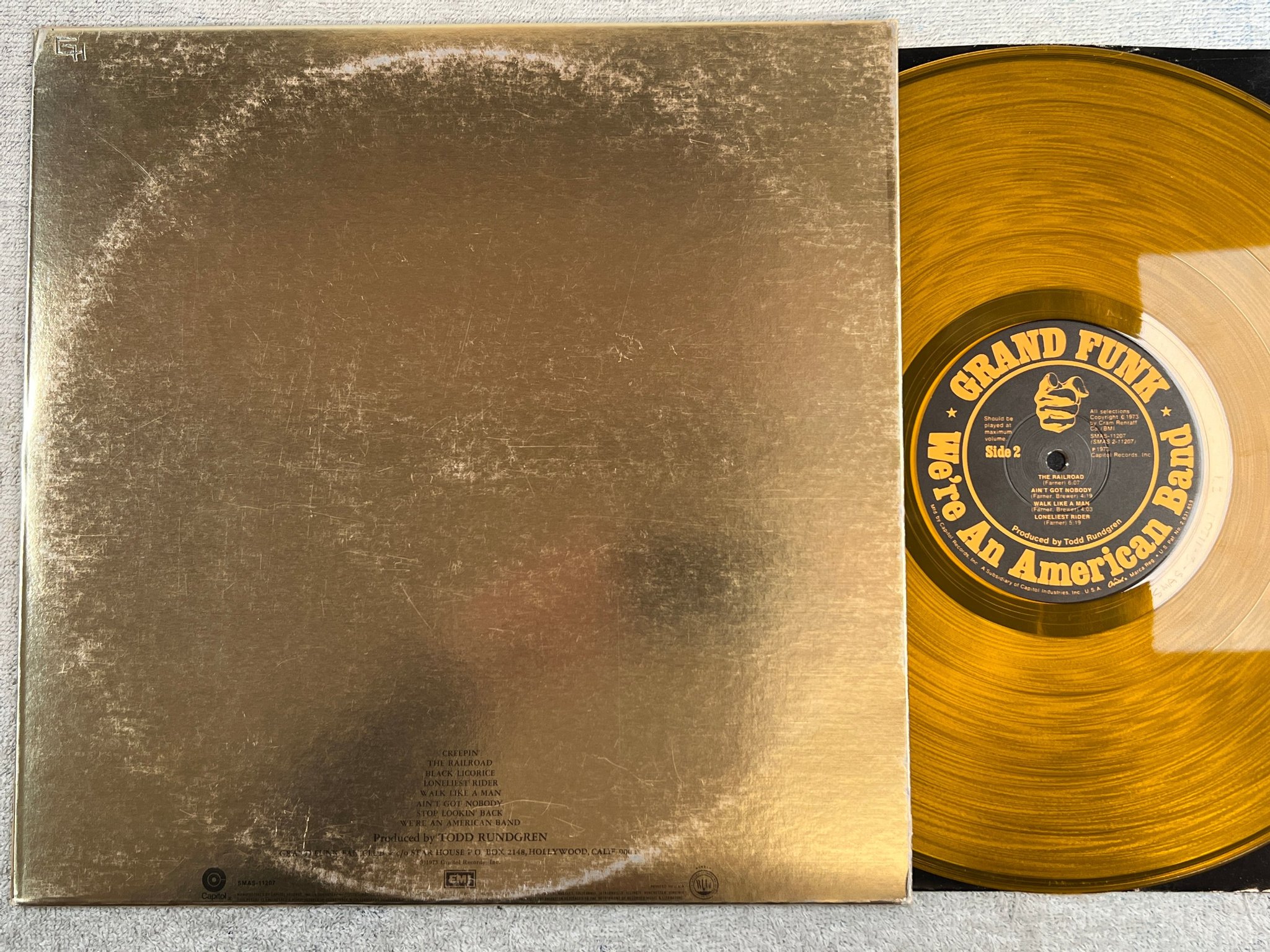 Omslagsbild för skivan GRAND FUNK we're an american band LP -73 US CAPITOL SMAS-11207 w/ stickers