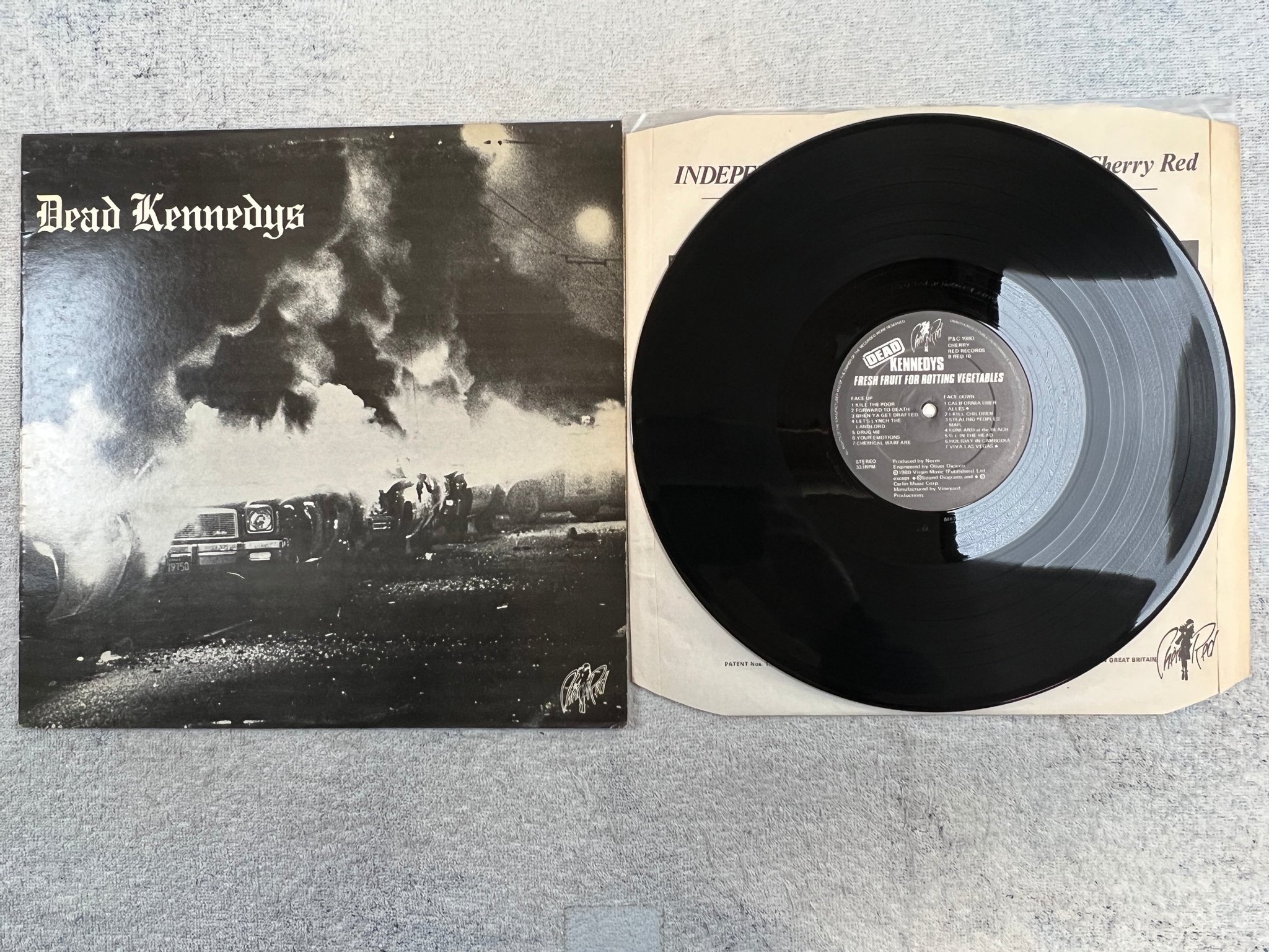 Omslagsbild för skivan DEAD KENNEDYS fresh fruit for rotting vegetables LP -80 UK CHERRY RED ** RARE **