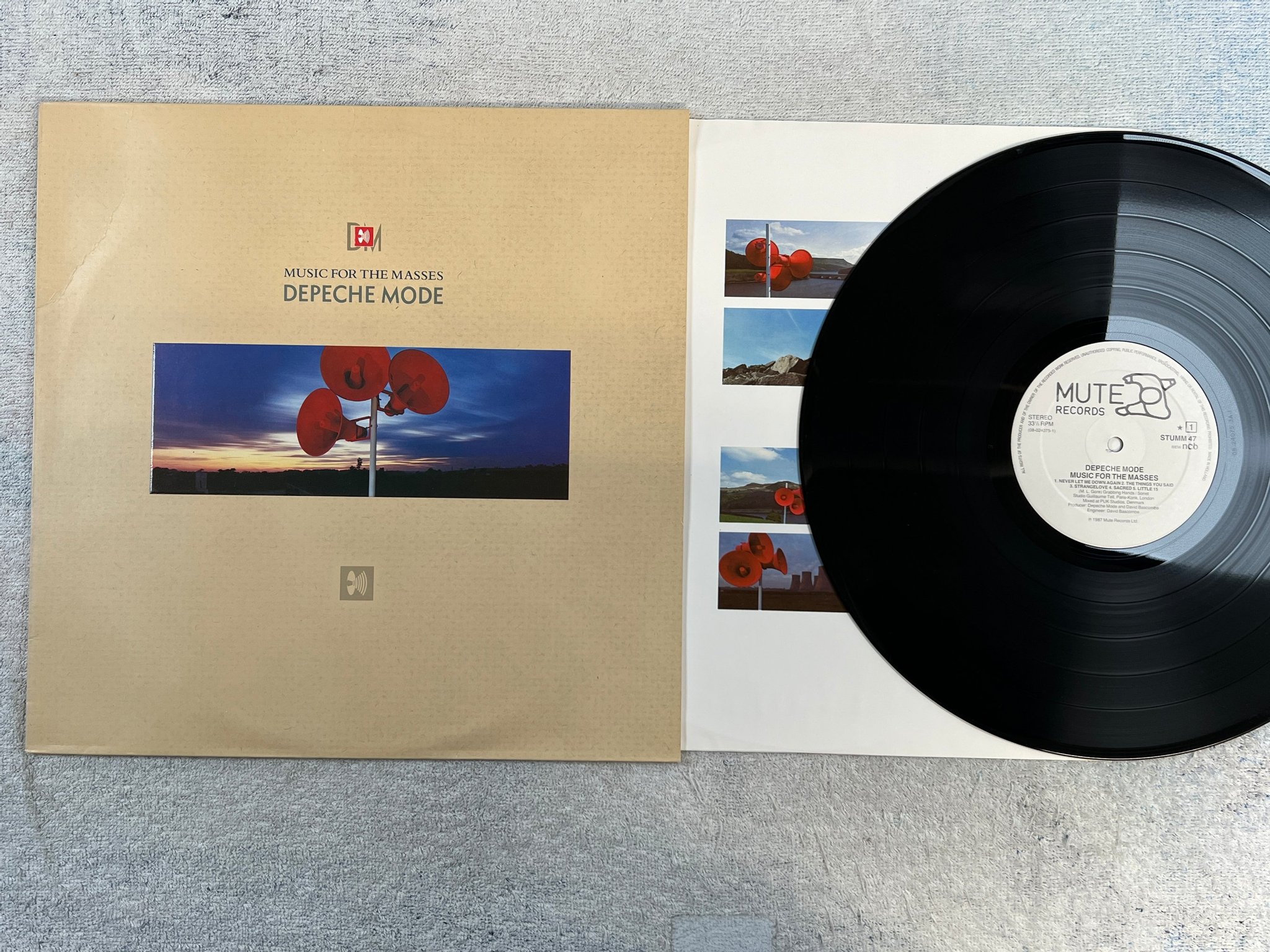 Omslagsbild för skivan DEPECHE MODE music for the masses LP -87 ncb MUTE STUMM 47