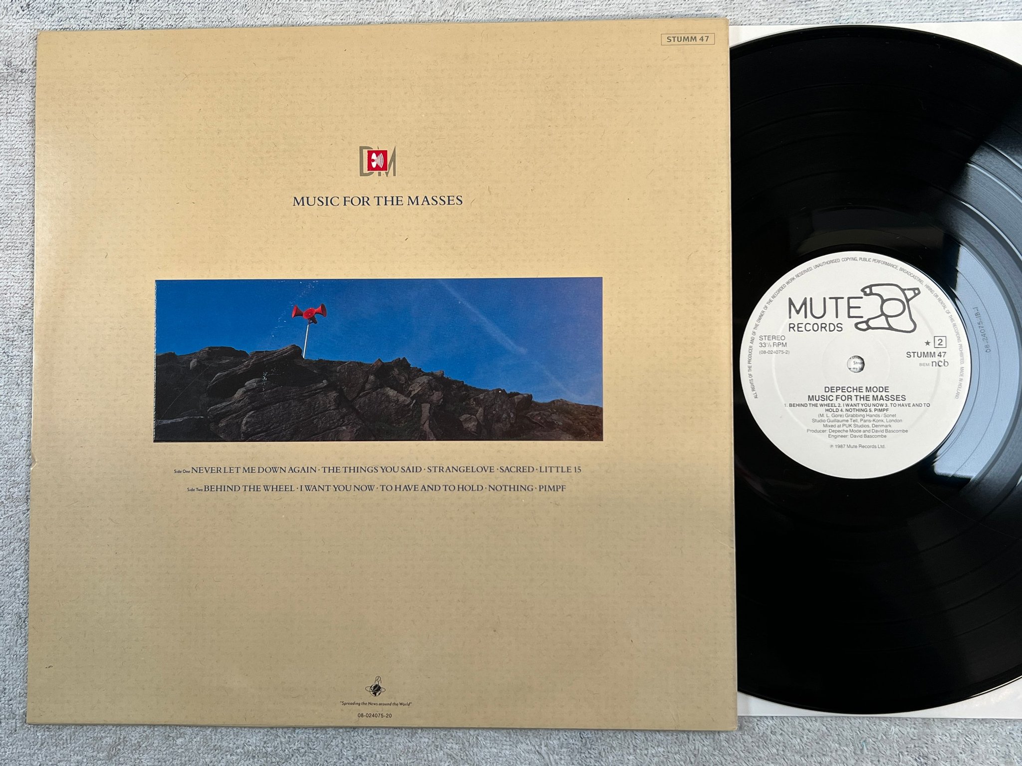 Omslagsbild för skivan DEPECHE MODE music for the masses LP -87 ncb MUTE STUMM 47