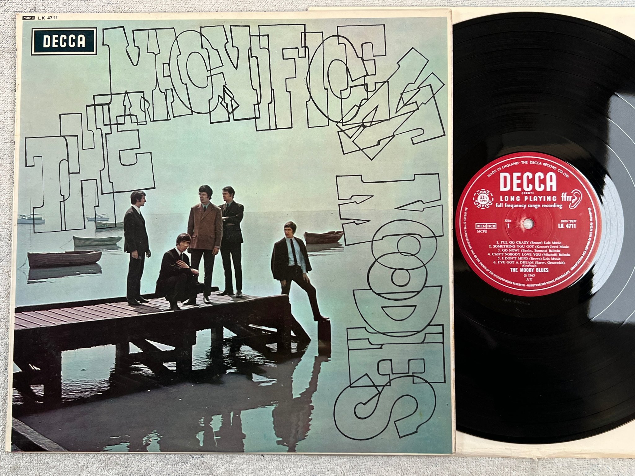 Omslagsbild för skivan MOODY BLUES s/t LP -65 UK DECCA LK 4711