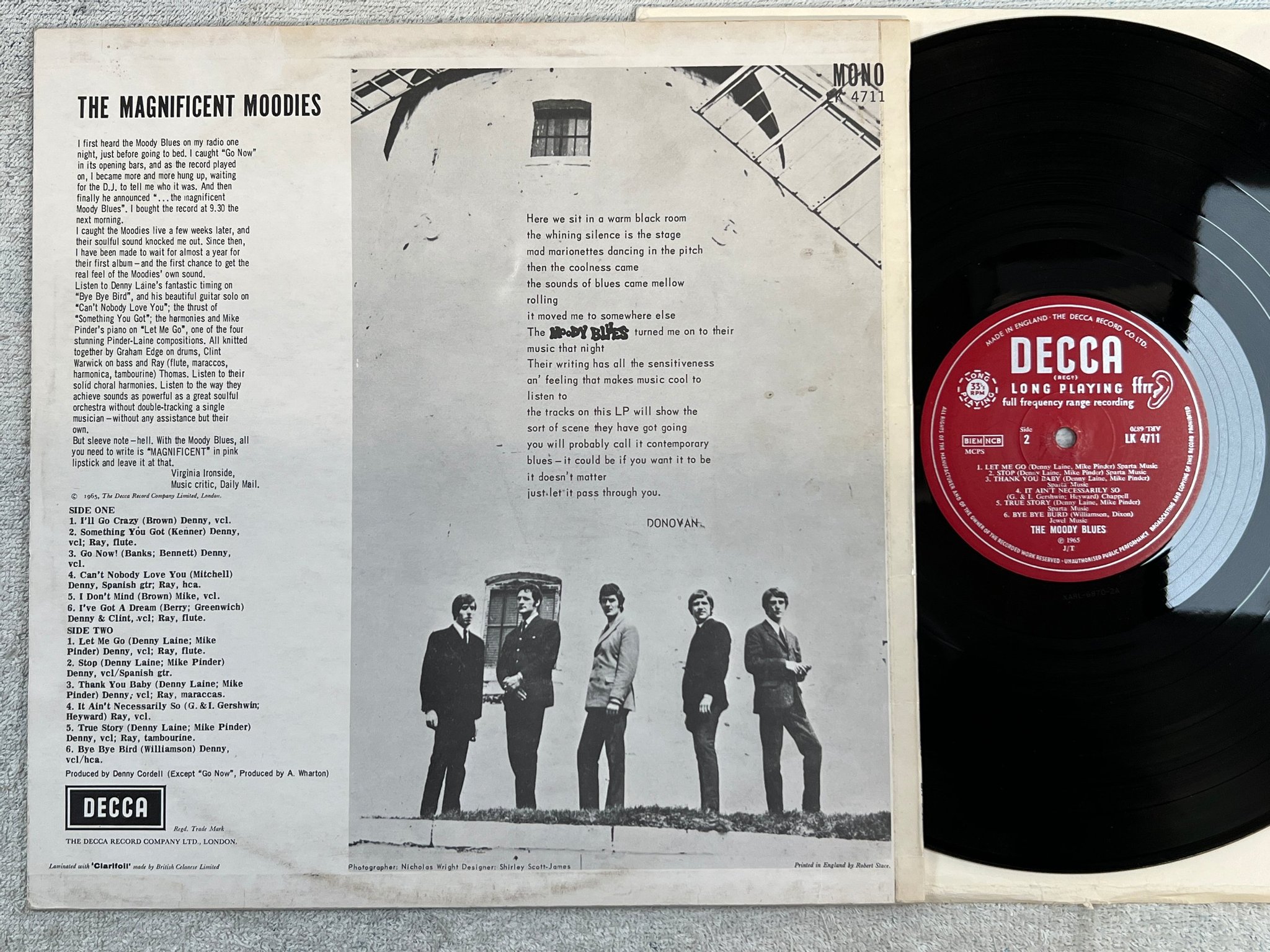 Omslagsbild för skivan MOODY BLUES s/t LP -65 UK DECCA LK 4711