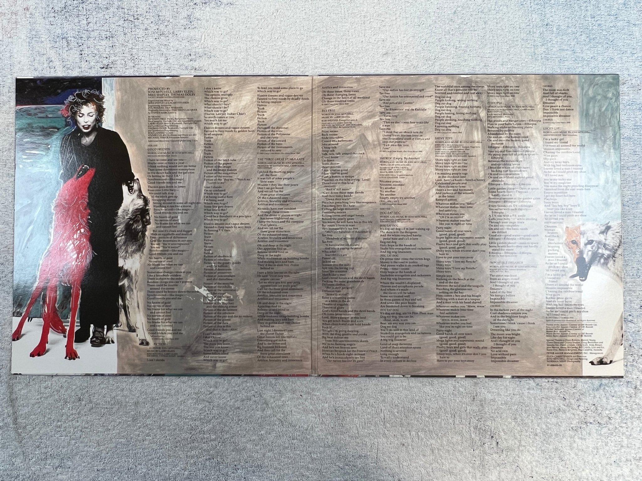 Omslagsbild för skivan JONI MITCHELL dog eat dog LP -85 Hol GEFFEN GEF 26455