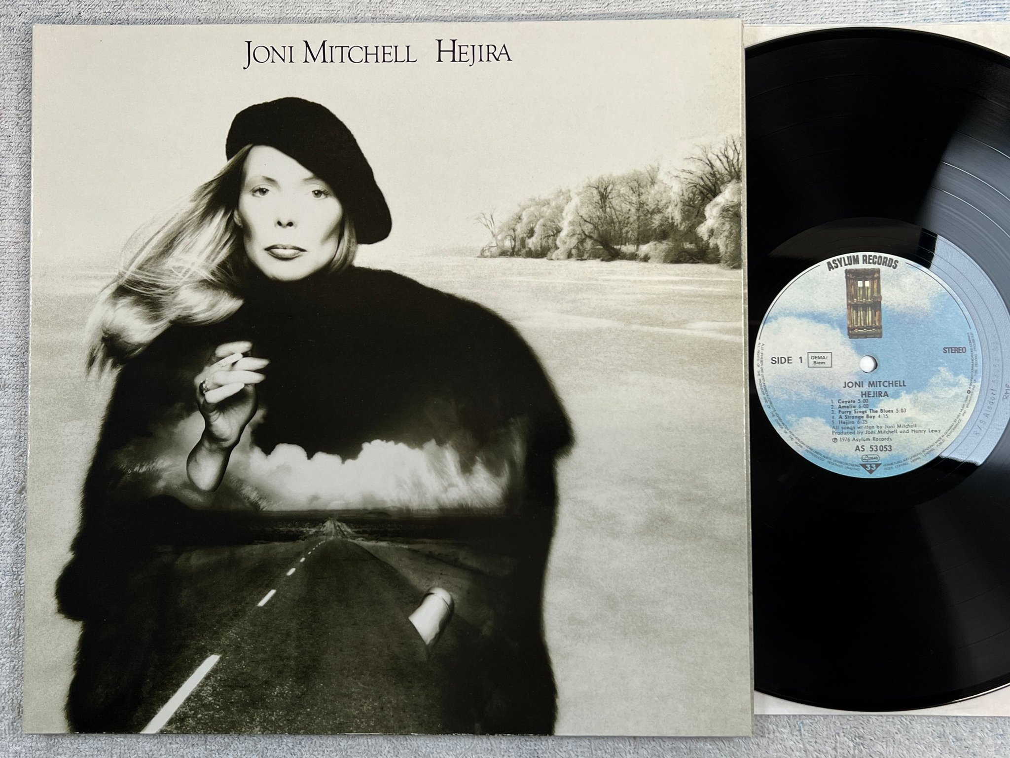 Omslagsbild för skivan JONI MITCHELL wild things run fast LP -82 Hol GEFFEN GEF 25102