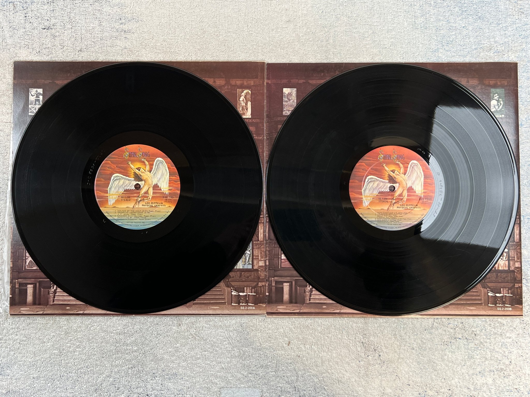 Omslagsbild för skivan LED ZEPPELIN physical graffiti 2xLLP -75 US SWANG SONG SS 2-200