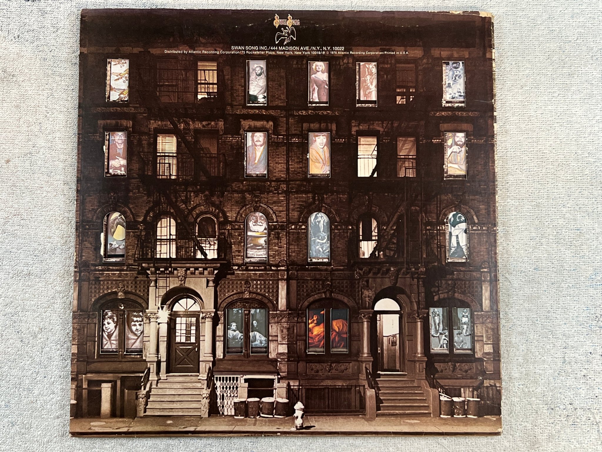 Omslagsbild för skivan LED ZEPPELIN physical graffiti 2xLLP -75 US SWANG SONG SS 2-200