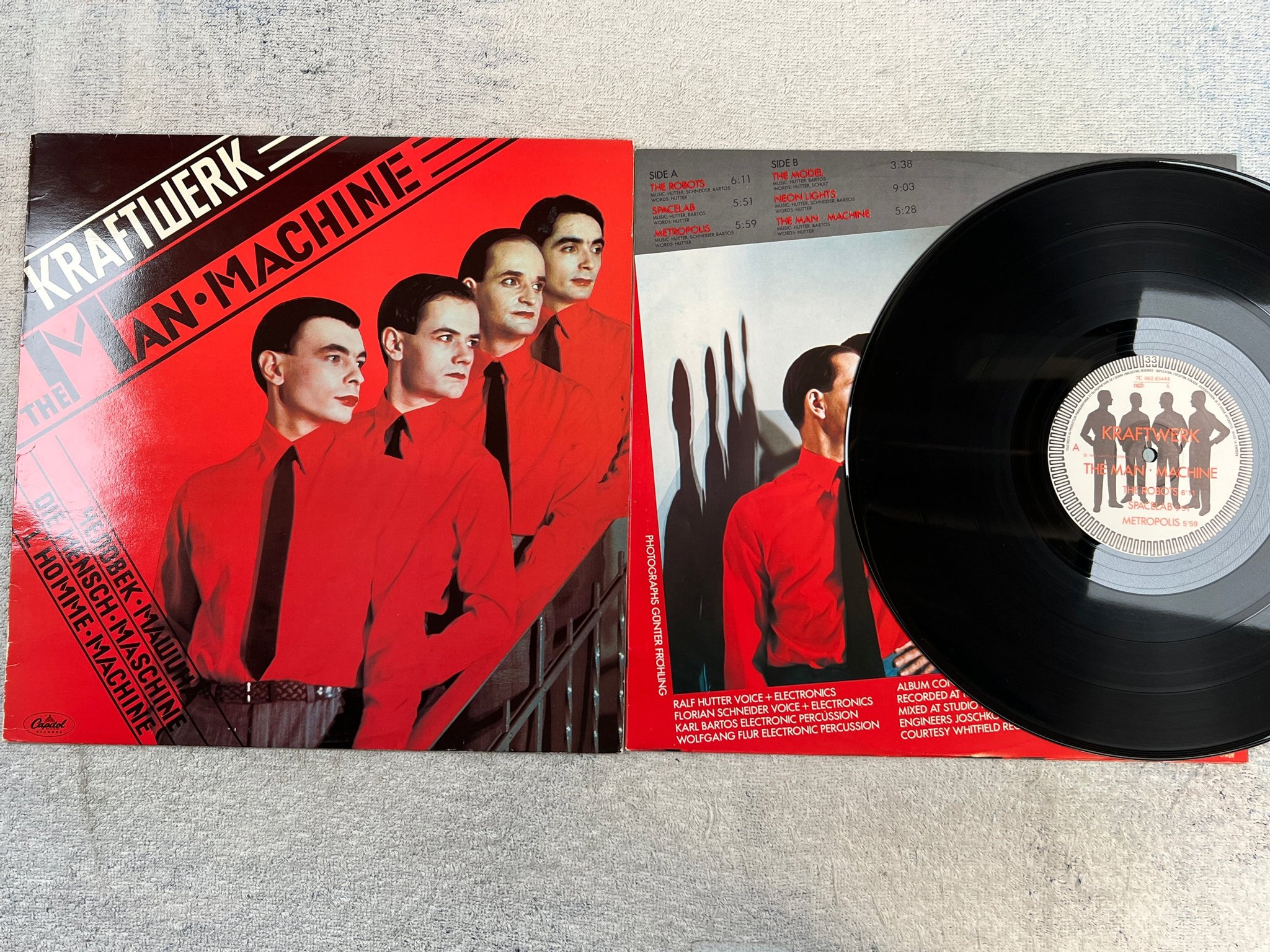 Omslagsbild för skivan KRAFTWERK the man machine LP -78 ncb CAPITOL 7C 062-85444