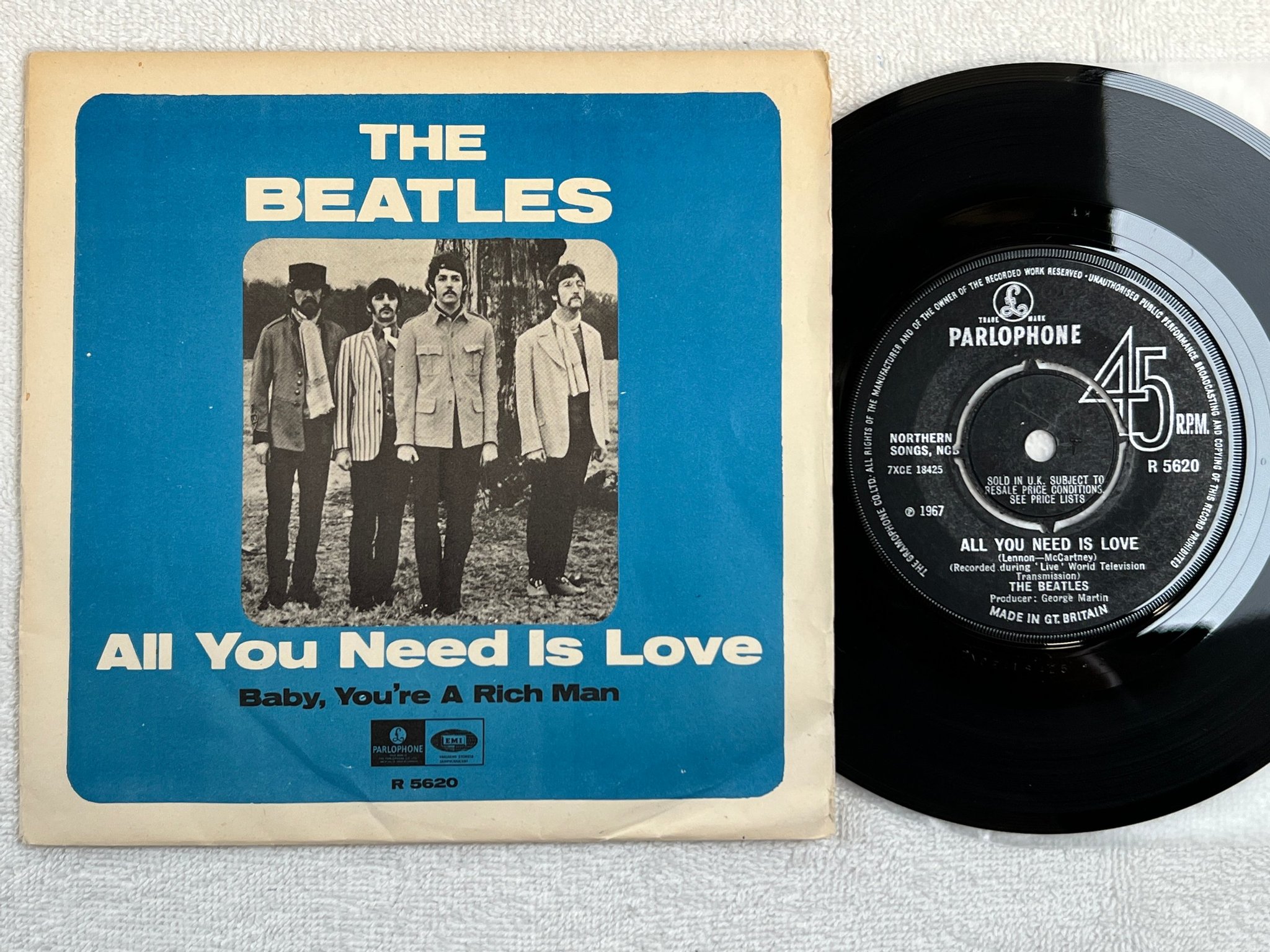 Omslagsbild för skivan THE BEATLES all you need is love 7"single -67 PARLOPHONE R 5620
