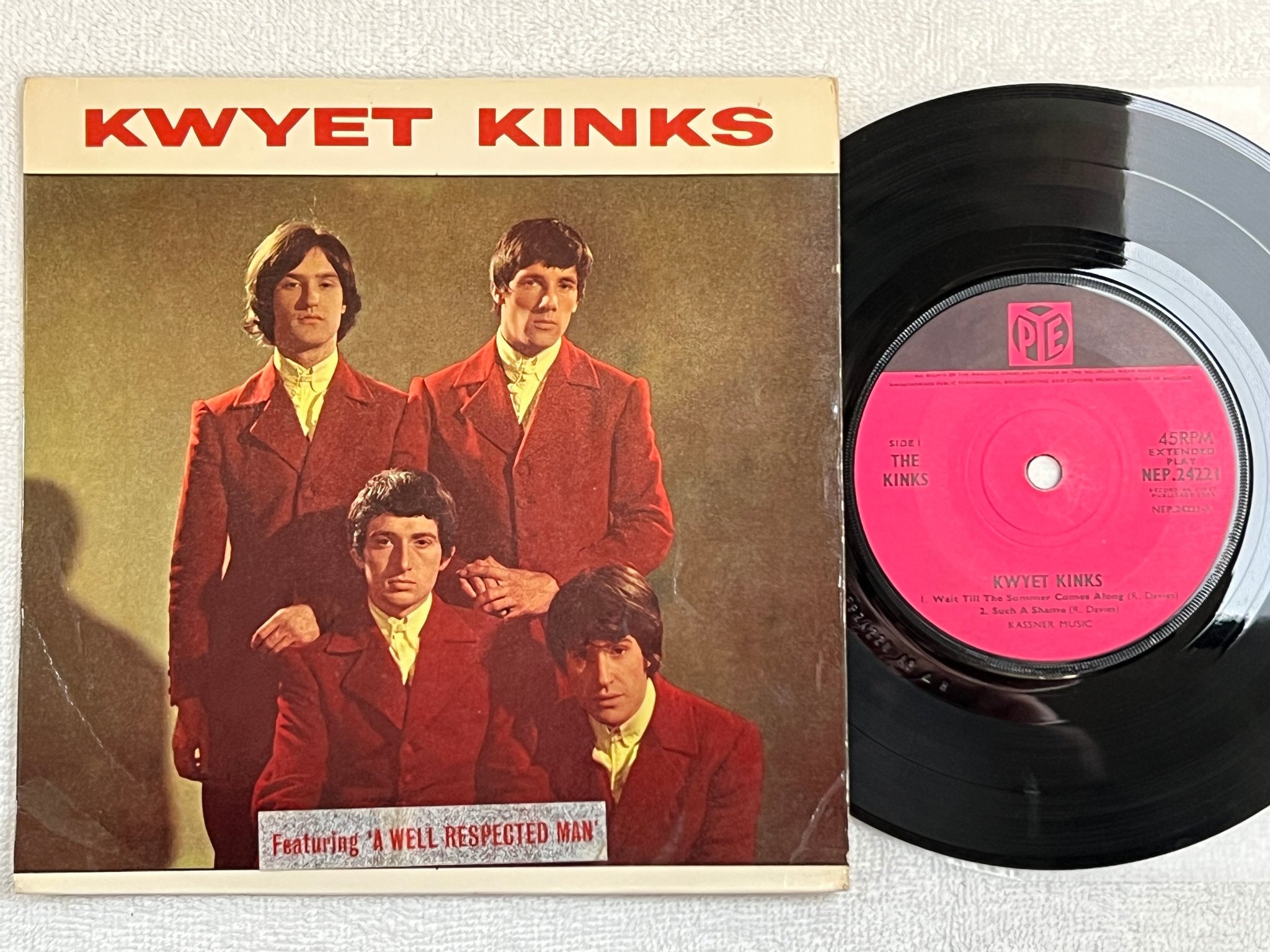 Omslagsbild för skivan KINKS KWYET KINKS wait till the summer comes along