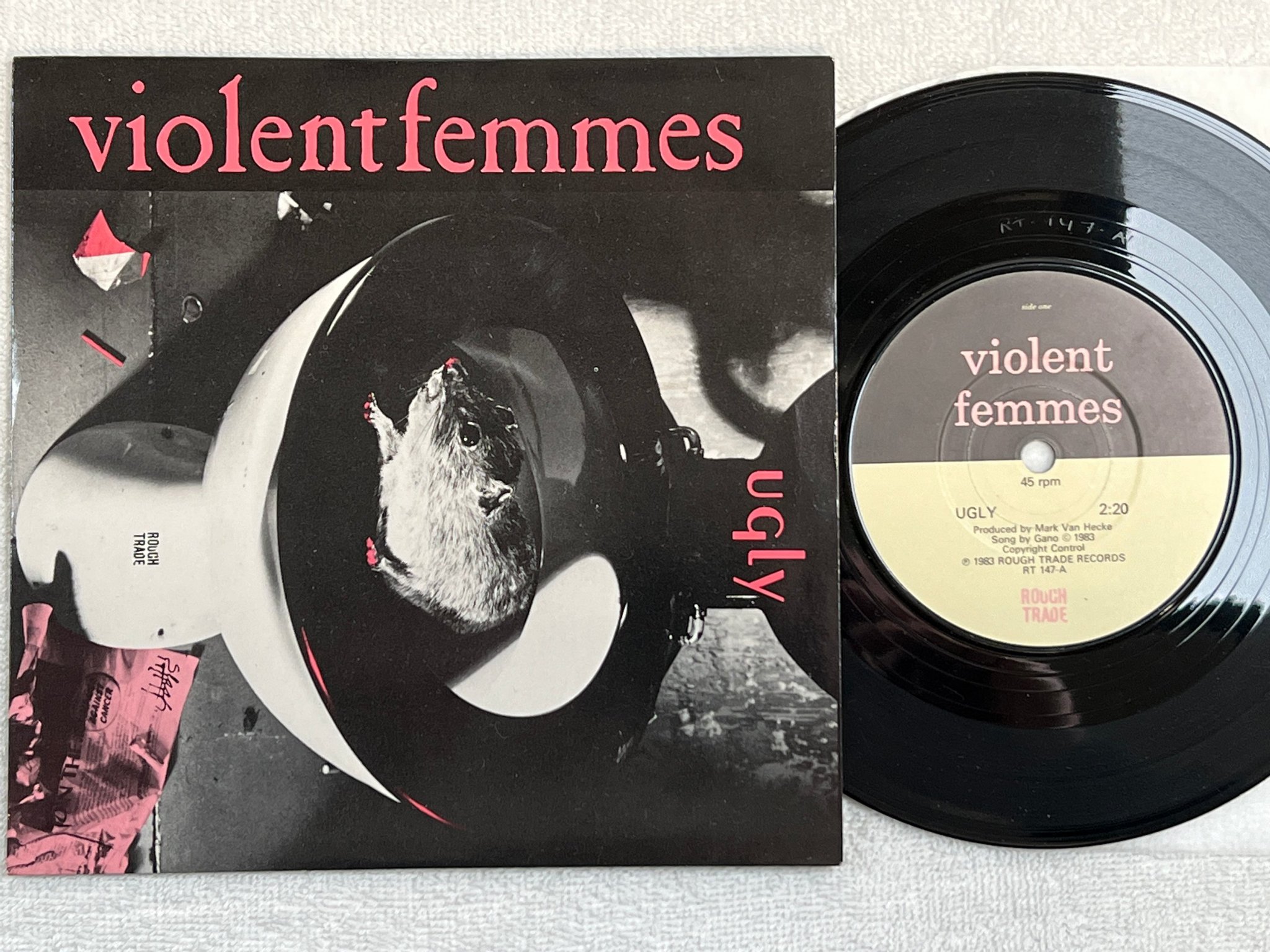 Omslagsbild för skivan VIOLENT FEMMES ugly 7"single -83 RT 147