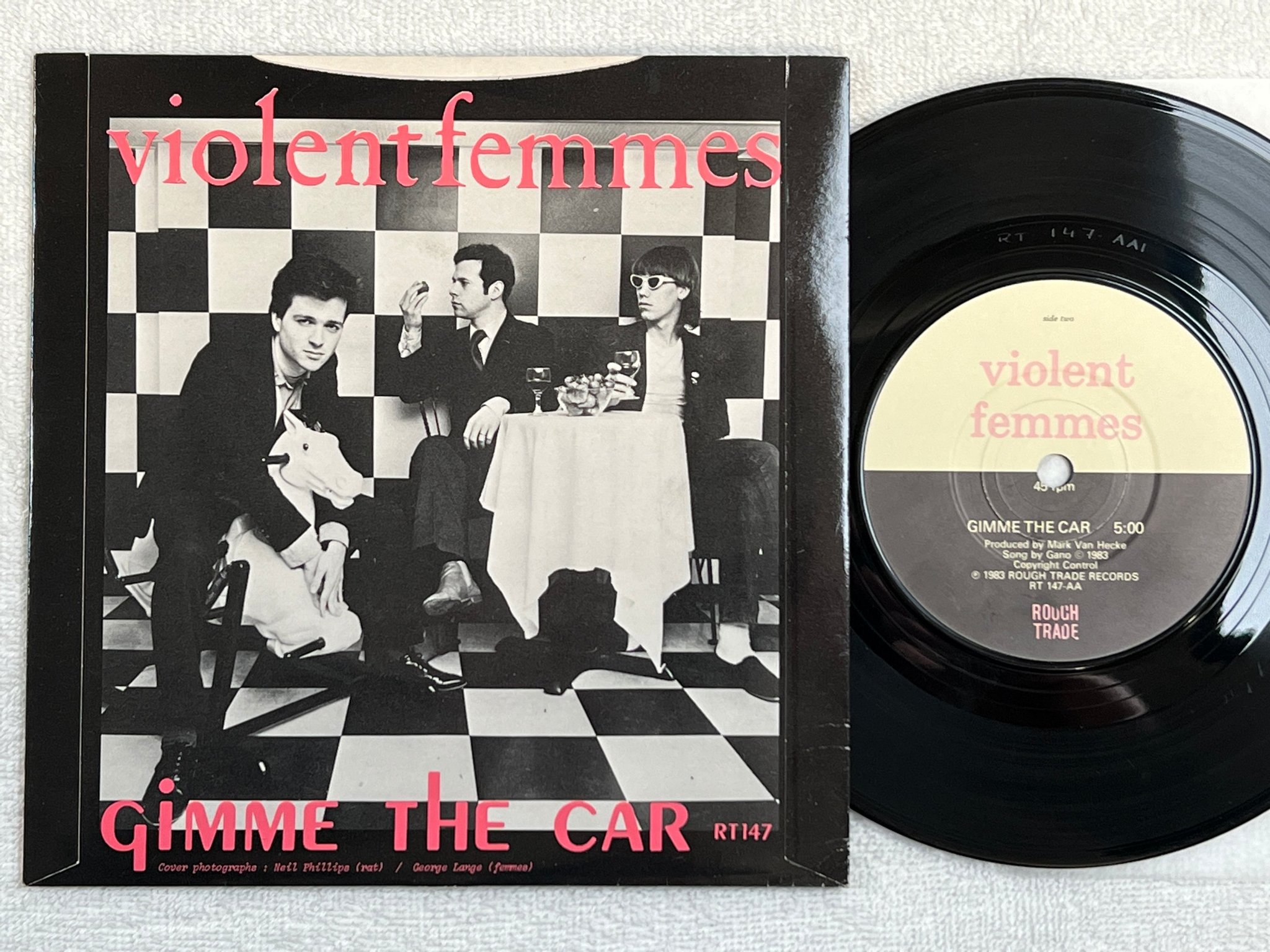 Omslagsbild för skivan VIOLENT FEMMES ugly 7"single -83 RT 147