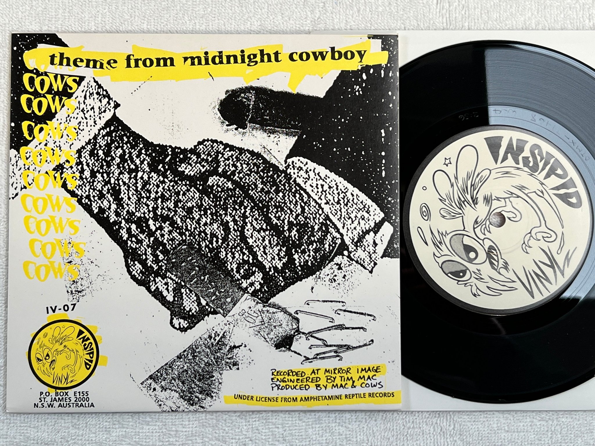 Omslagsbild för skivan COWS woman inside 7"single IV-07