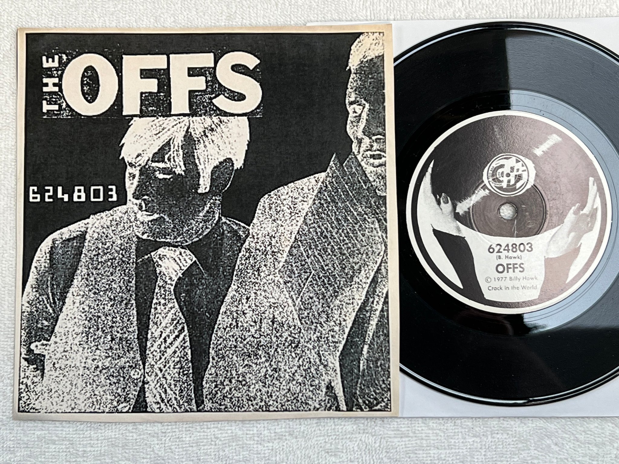 Omslagsbild för skivan THE OFFS 624803 7"single -77 Crack In The World 