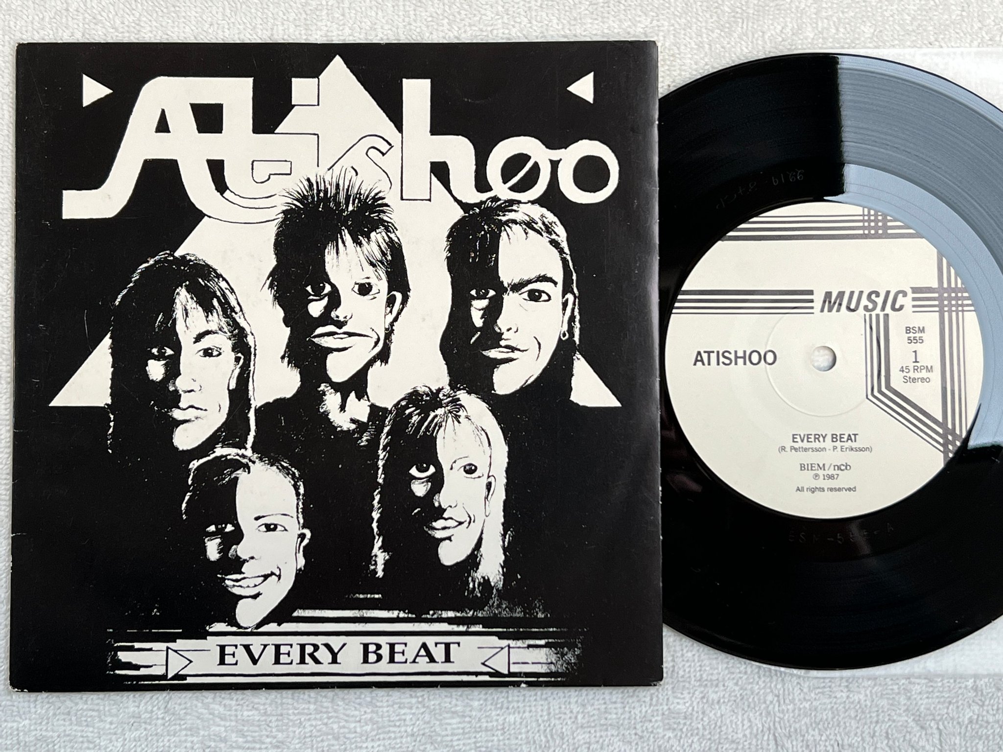 Omslagsbild för skivan ATISHOO every beat 7"single -87 BSM 555 rare AOR