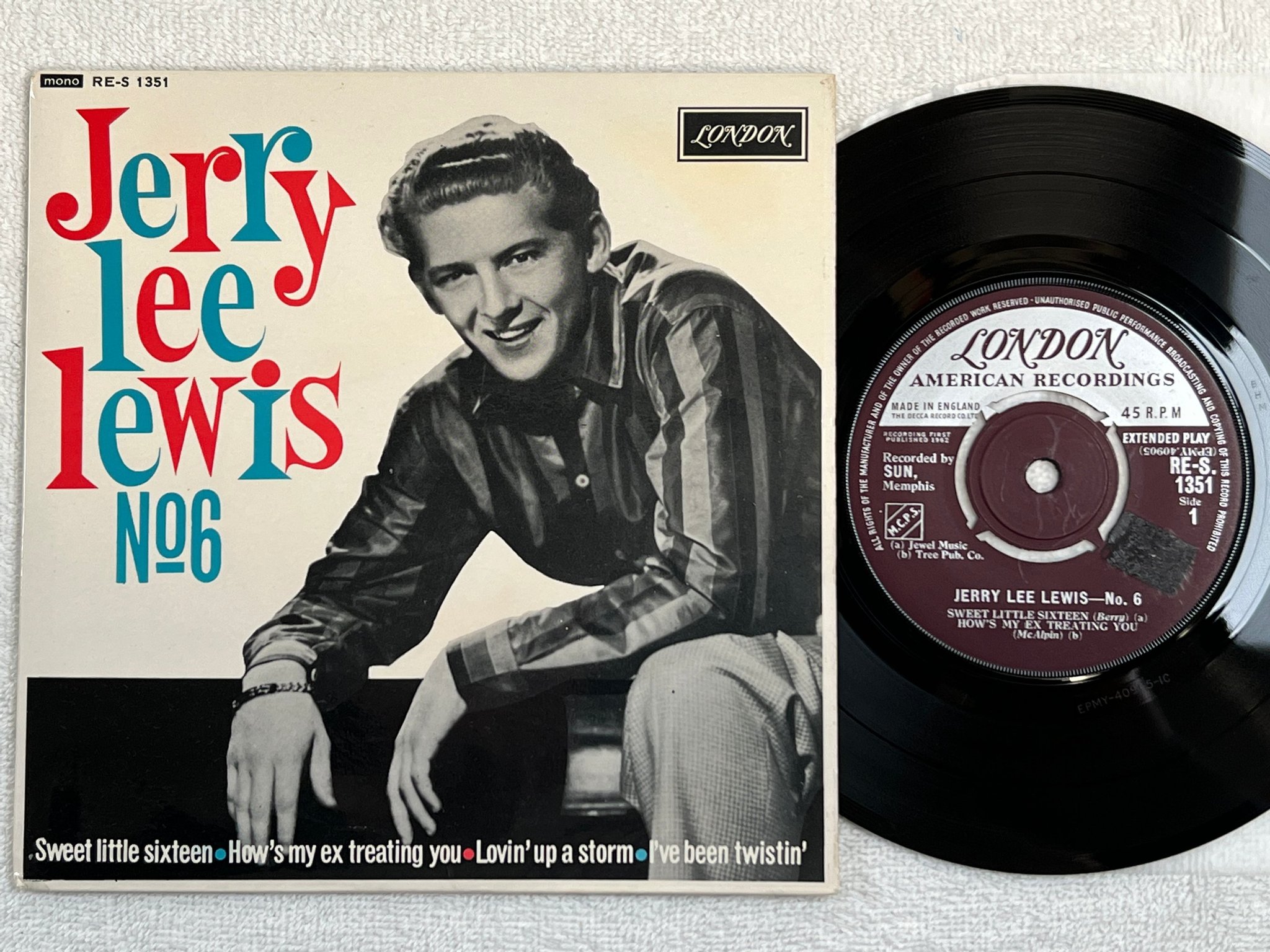 Omslagsbild för skivan JERRY LEE LEWIS sweet little sixteen 7"single UK London RE-S 1351