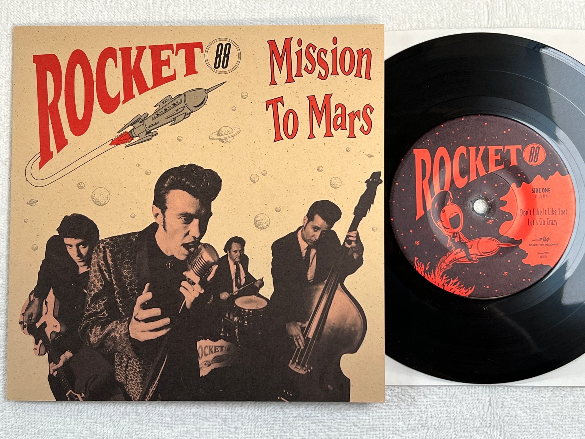 Omslagsbild för skivan ROCKET 88 i dont like it like that 7"single SPACE FISH RECORD rockabilly