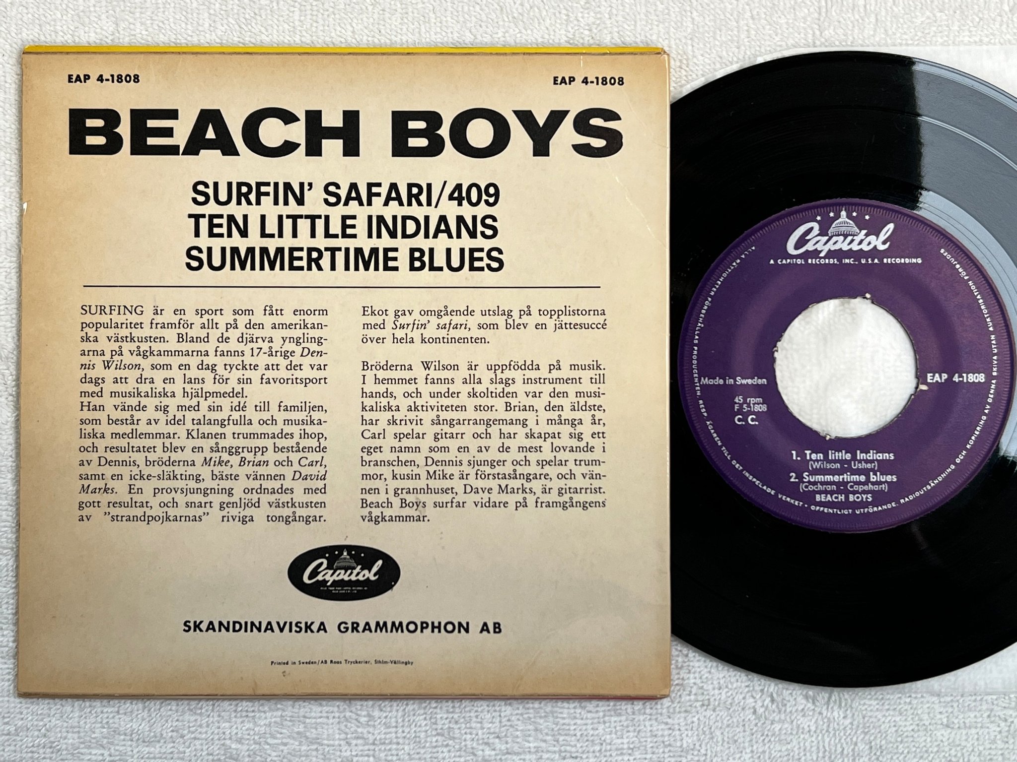 Omslagsbild för skivan BEACH BOYS surfin safari 7"single Swe EAP 4-1808