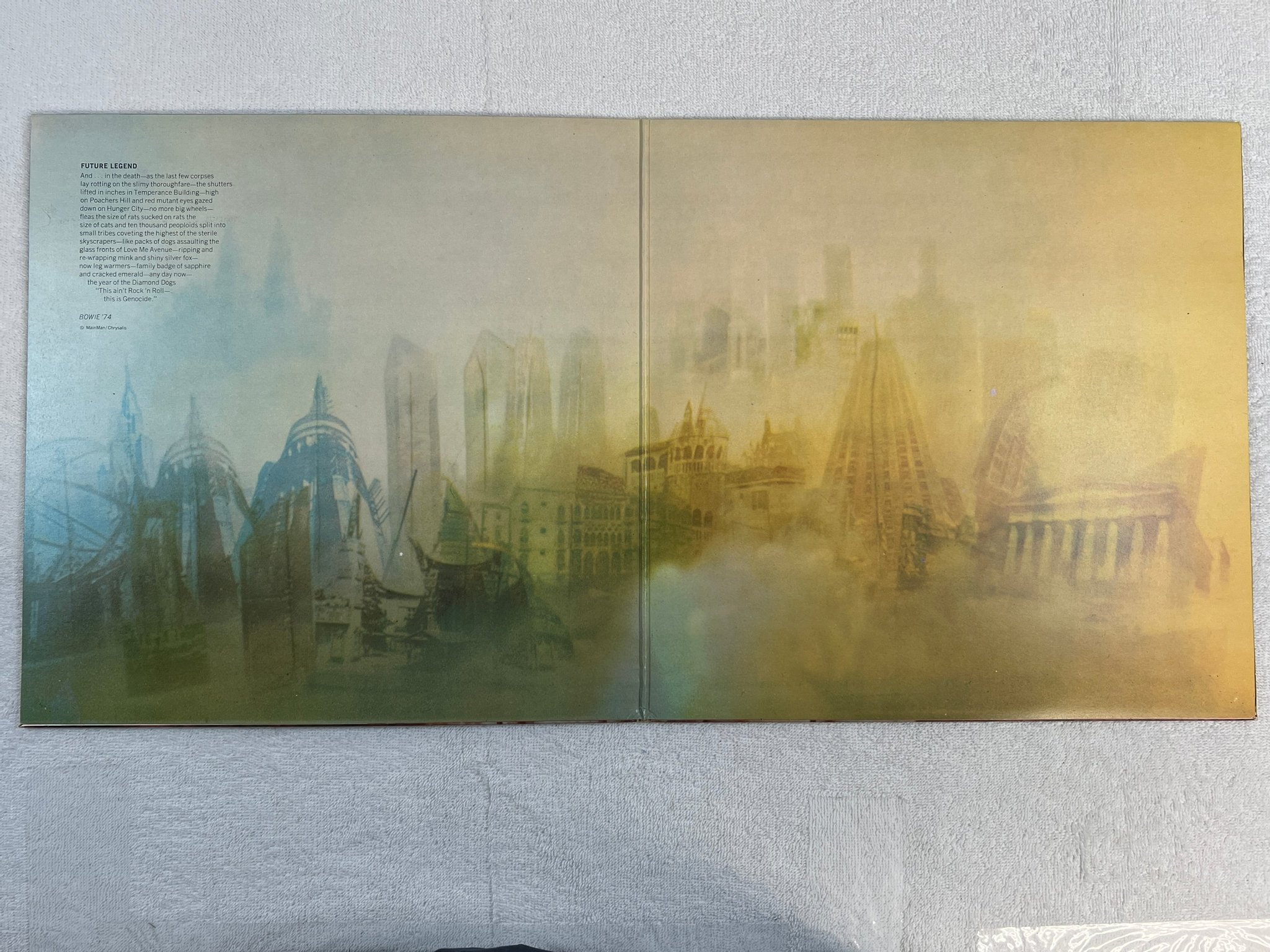 Omslagsbild för skivan DAVID BOWIE diamond dogs LP -74 UK RCA APL1 0576  * fint ex *