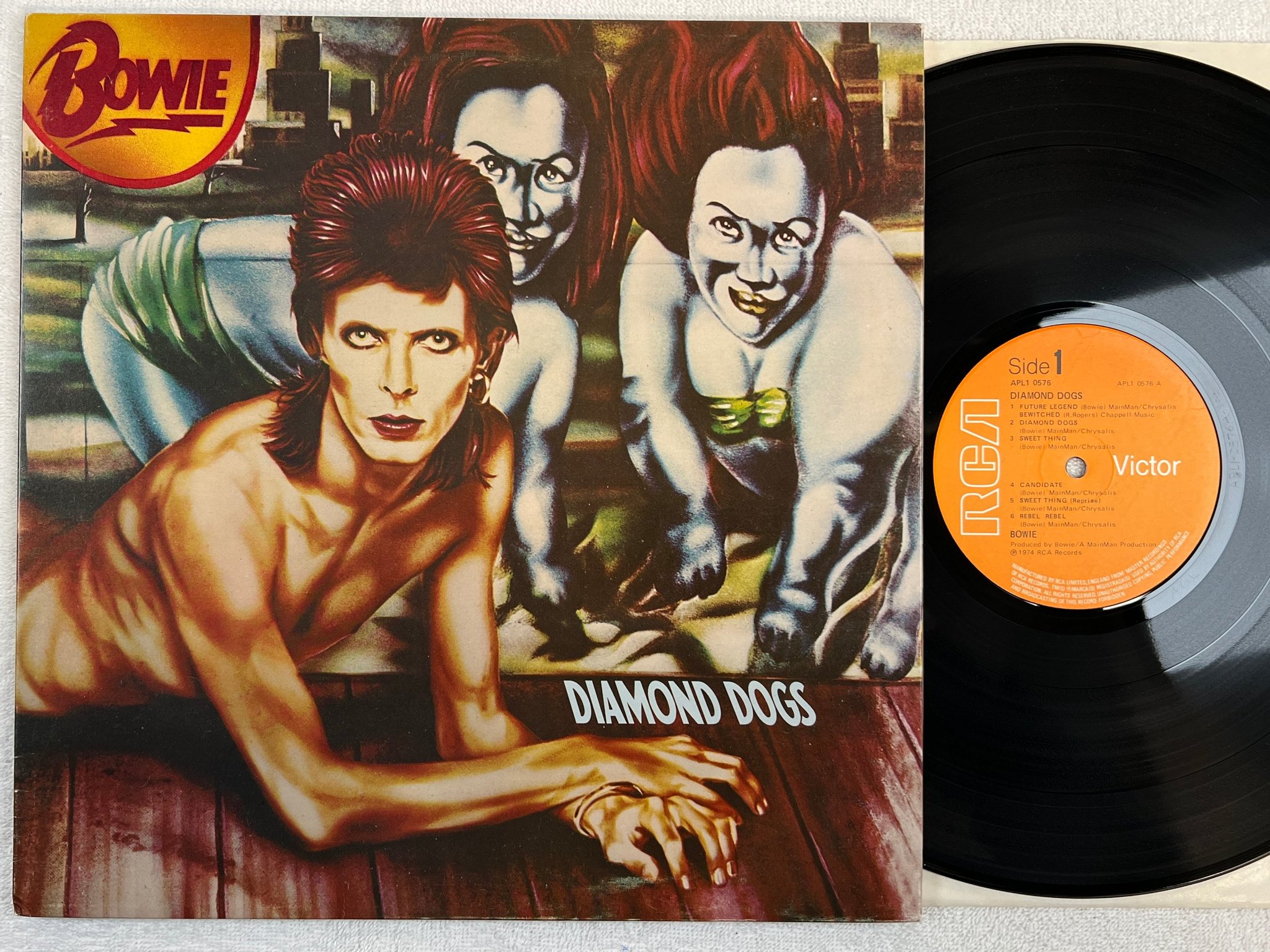 Omslagsbild för skivan DAVID BOWIE diamond dogs LP -74 UK RCA APL1 0576  * fint ex *