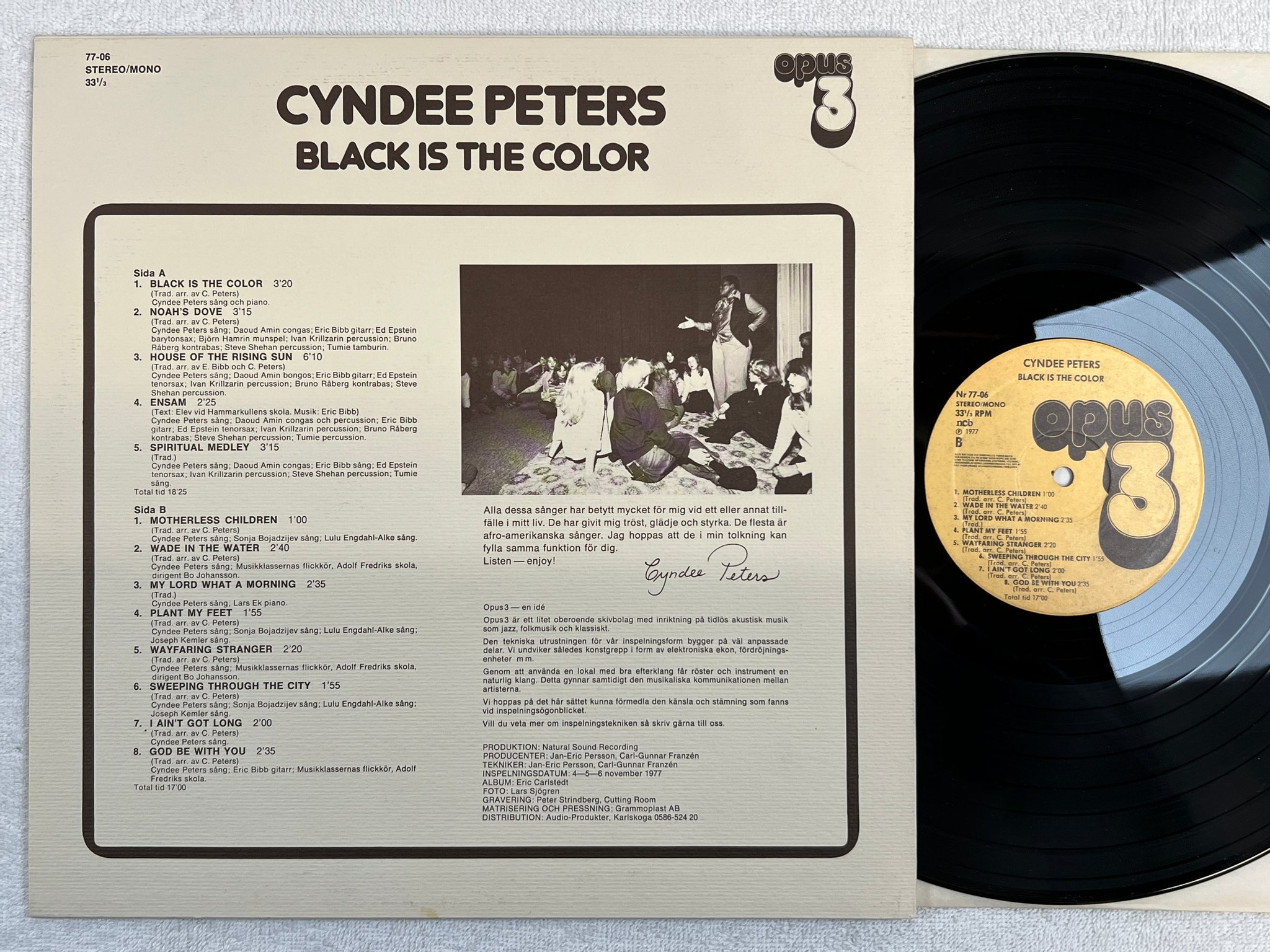 Omslagsbild för skivan CYNDEE PETERS black is the color LP -77 Swe OPUS 3 Nr 77-06 ** soul **