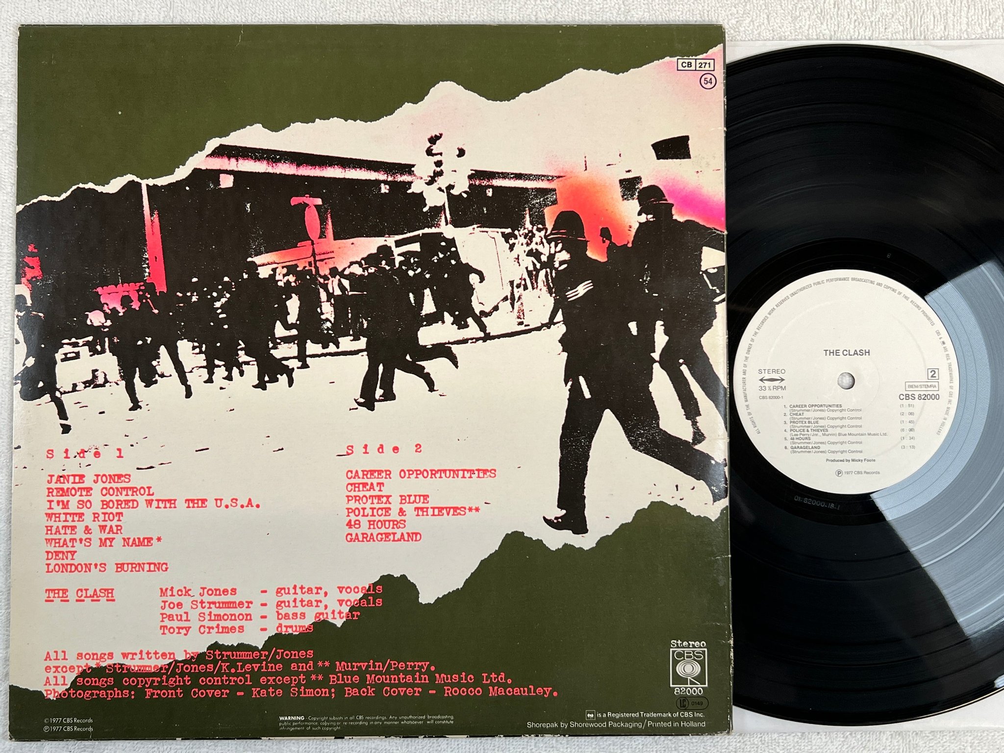 Omslagsbild för skivan THE CLASH s/t LP -77 Hol CBS 82000