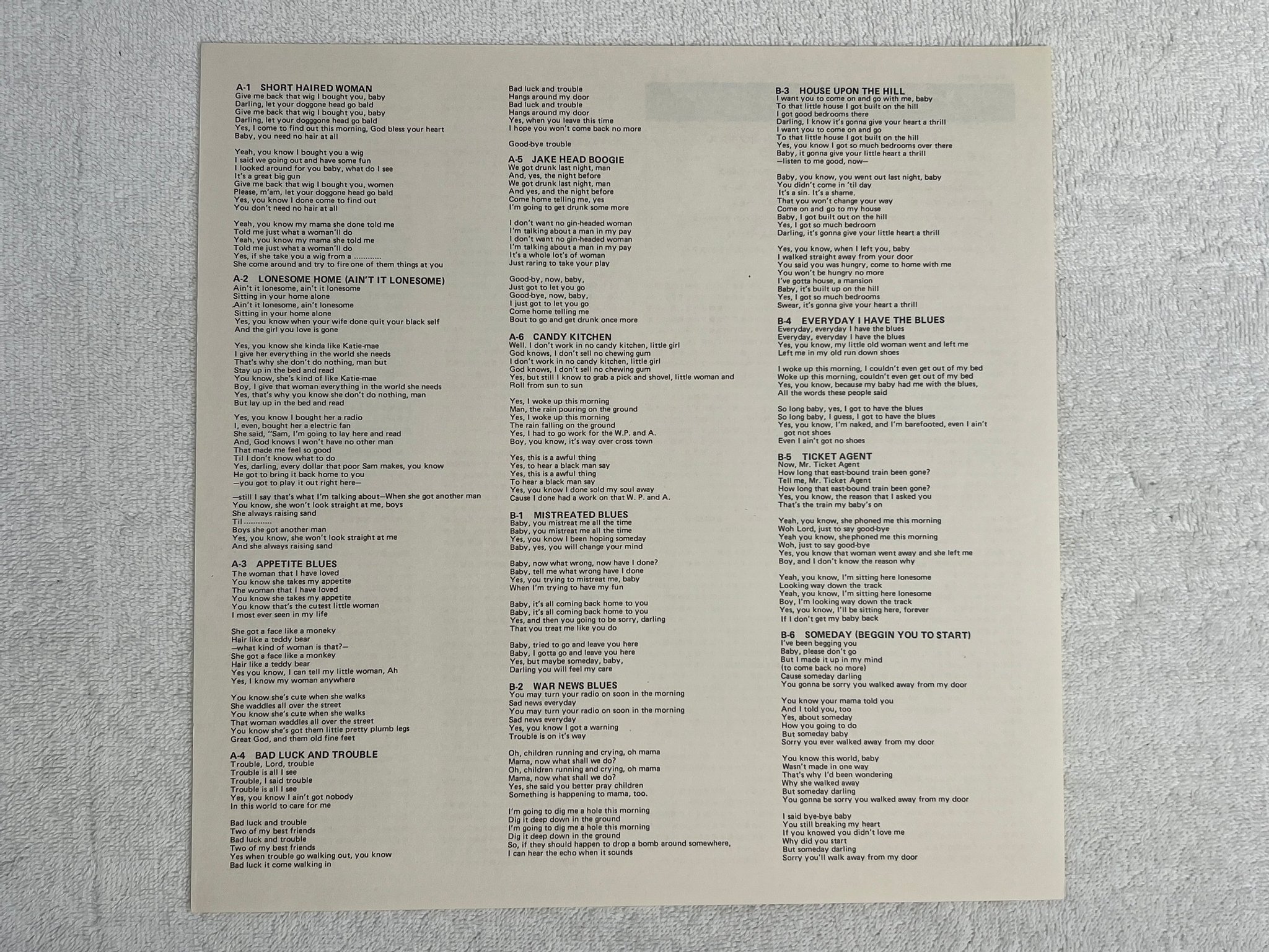 Omslagsbild för skivan LIGHTNIN' HOPKINS bad luck and trouble LP -76 Japan TRIO REC PA 3128(M)