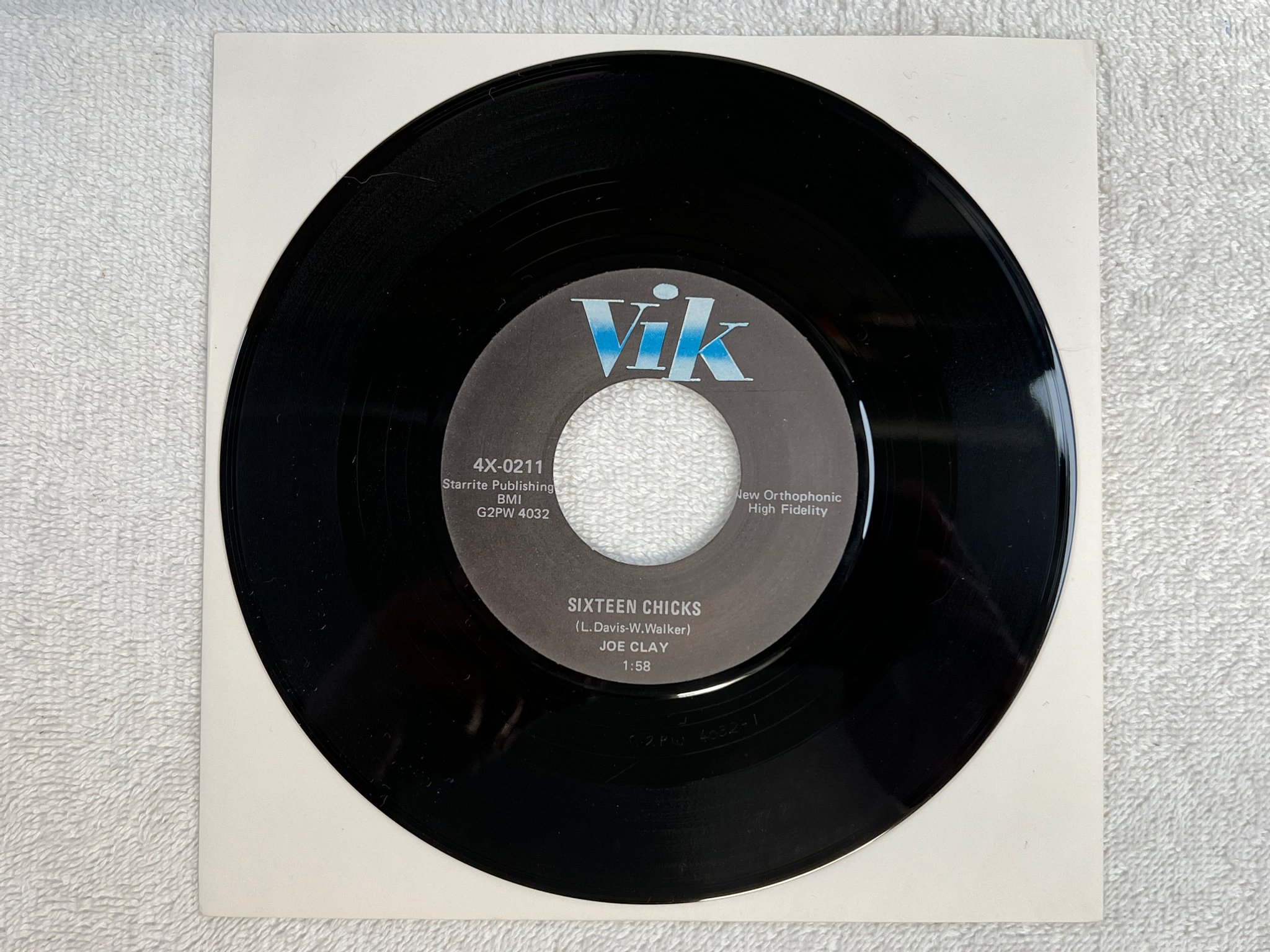Omslagsbild för skivan JOE CLAY duck tail / sixteen chicks 7"single re VIK 4X-0211 rockabilly