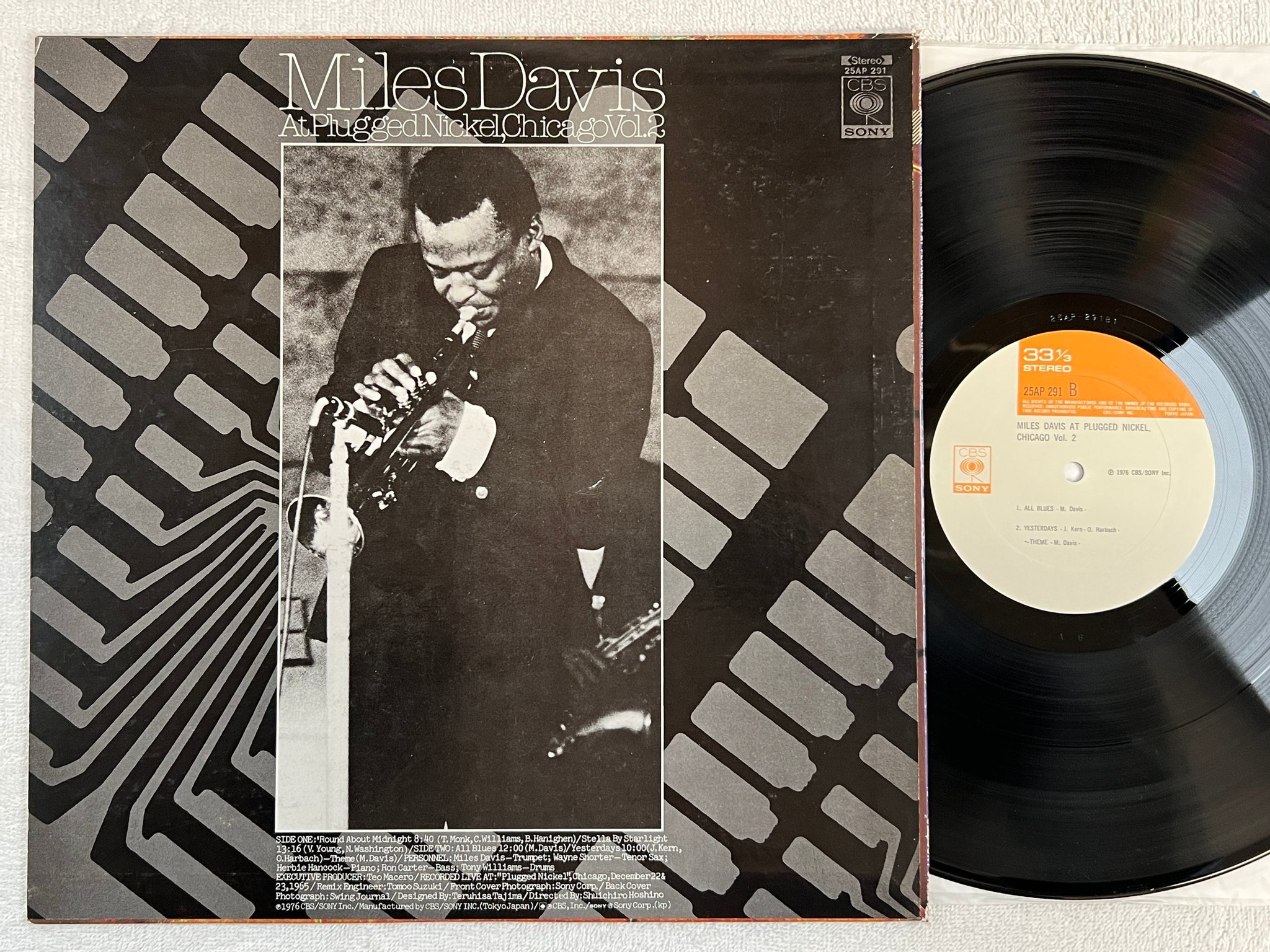 Omslagsbild för skivan MILES DAVIS at Plugged Nickel, Chicago vol 2 LP -76 Japan CBS/SONY 25AP 291