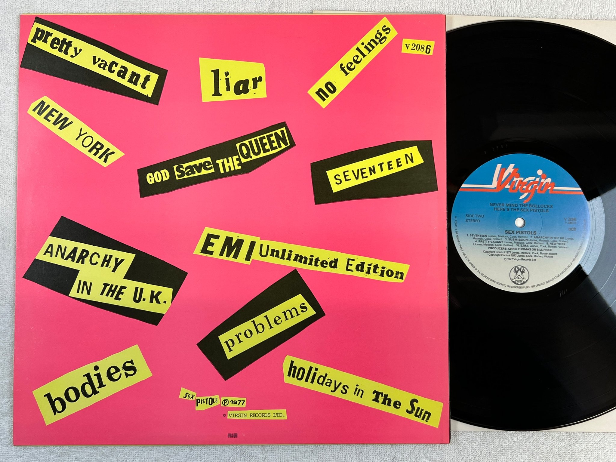 Omslagsbild för skivan SEX PISTOLS never mind the bollocks LP -77 Swe VIRGIN V2086 