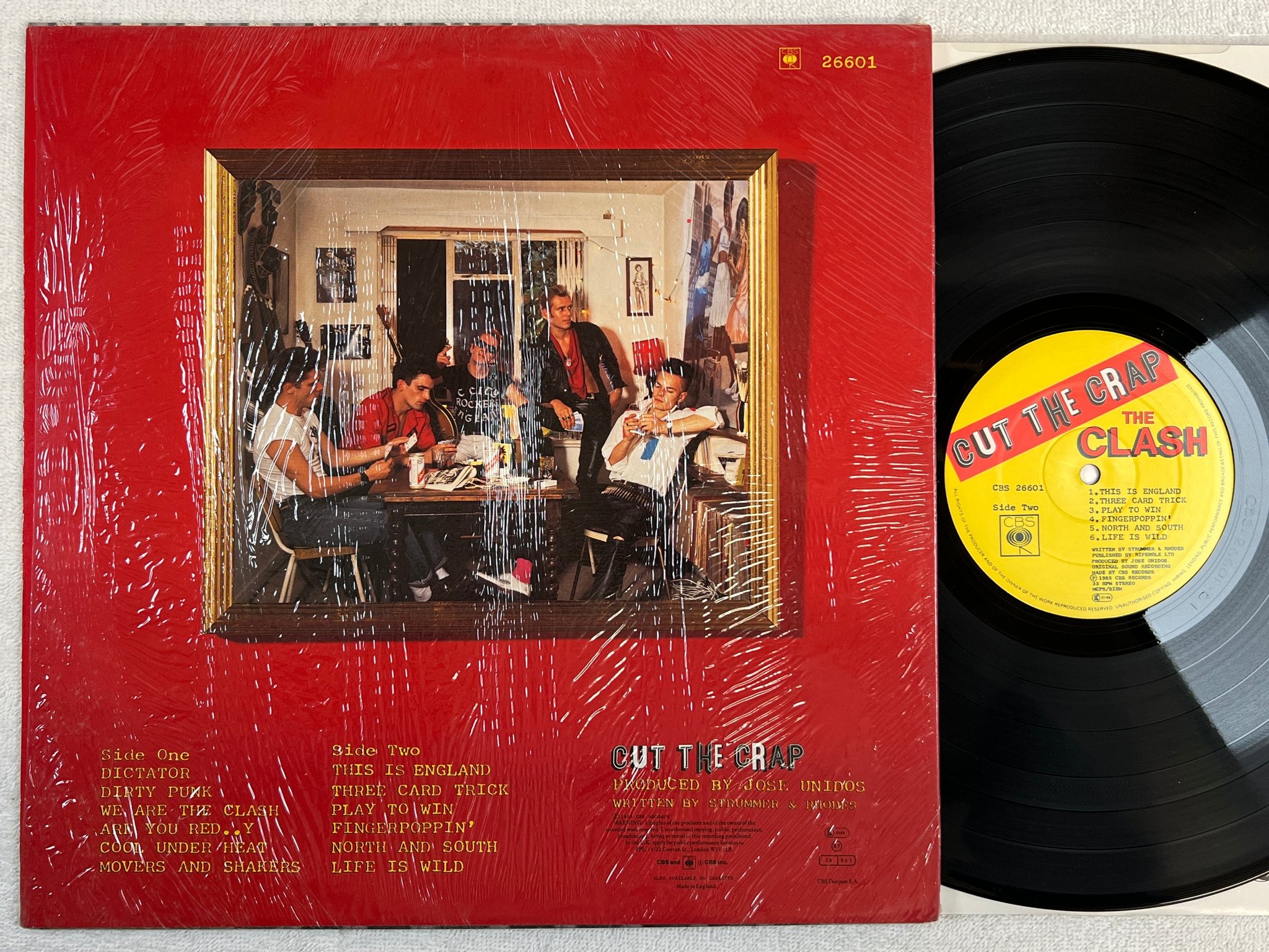 Omslagsbild för skivan THE CLASH cut the crap LP -85 UK CBS 26601