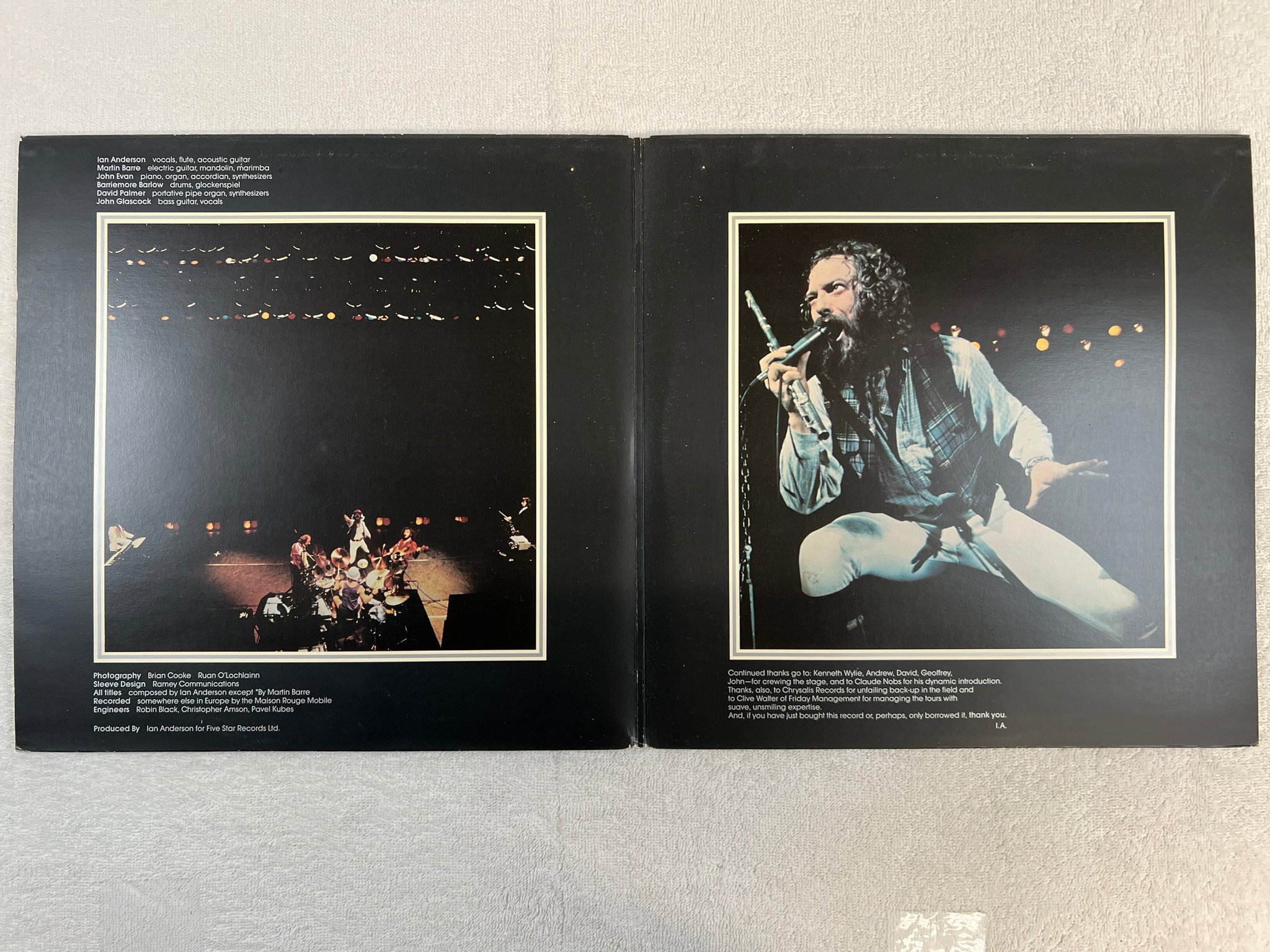 Omslagsbild för skivan JETHRO TULL live - bursting out 2xLP re ncb CHRYSALIS CJT-4