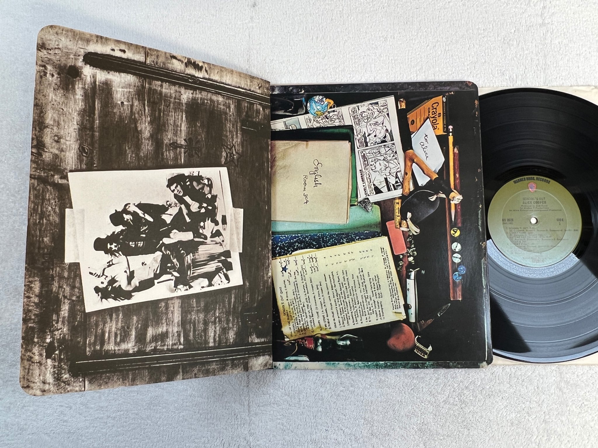 Omslagsbild för skivan ALICE COOPER school's out LP -72 US WARNER BS 2623