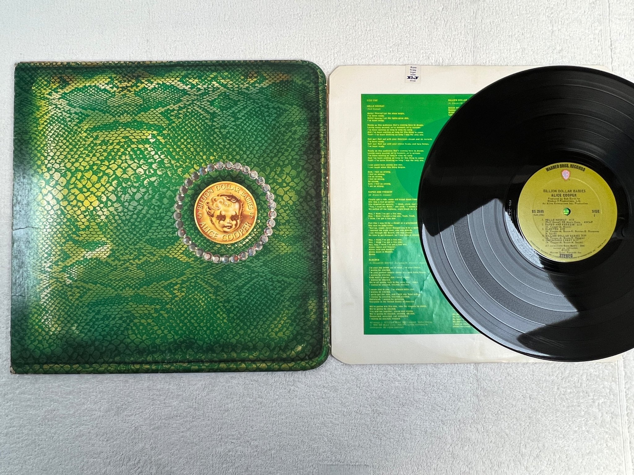 Omslagsbild för skivan ALICE COOPER billion dollar babies LP -73 US WARNER BS 2685