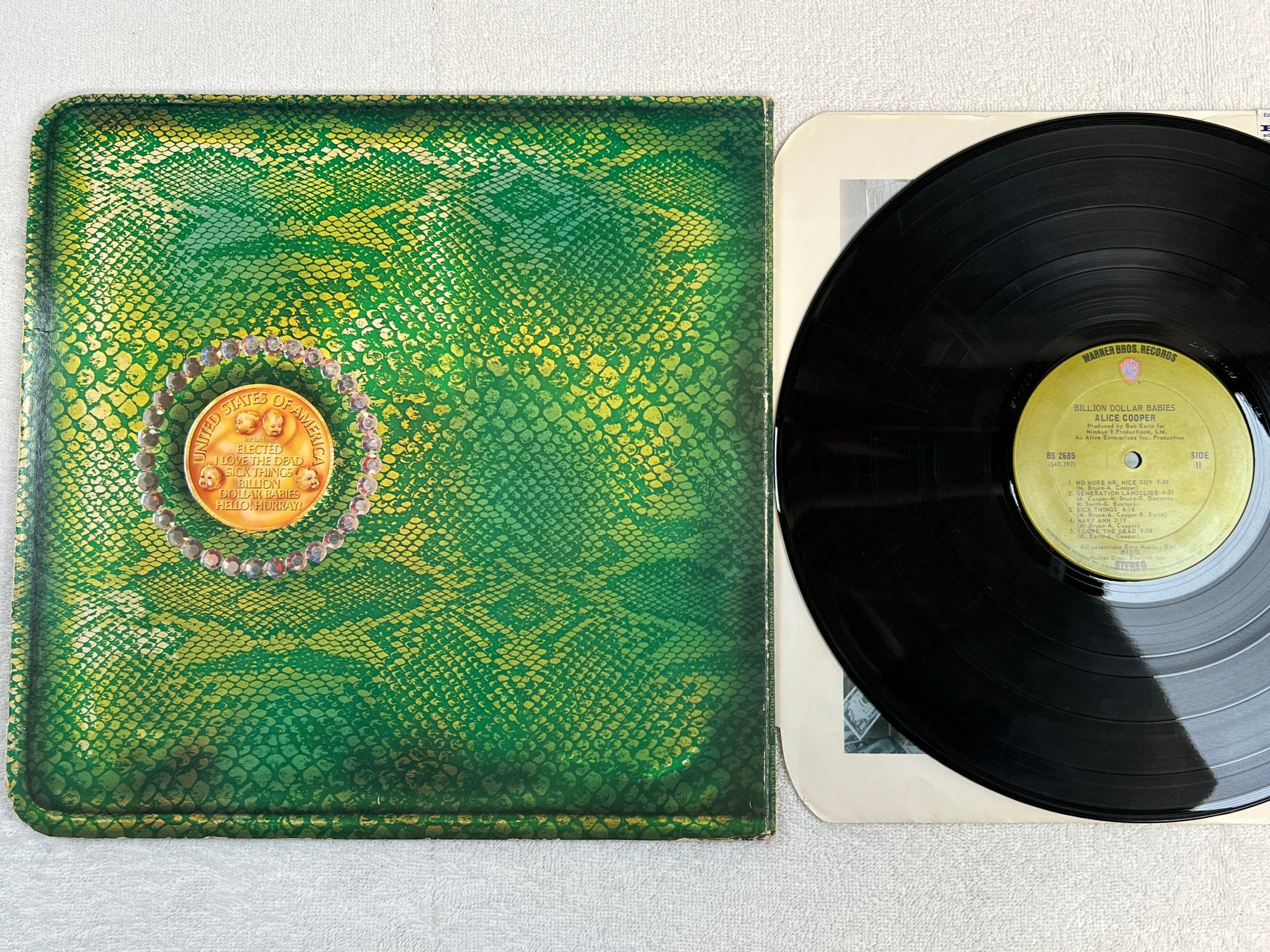 Omslagsbild för skivan ALICE COOPER billion dollar babies LP -73 US WARNER BS 2685